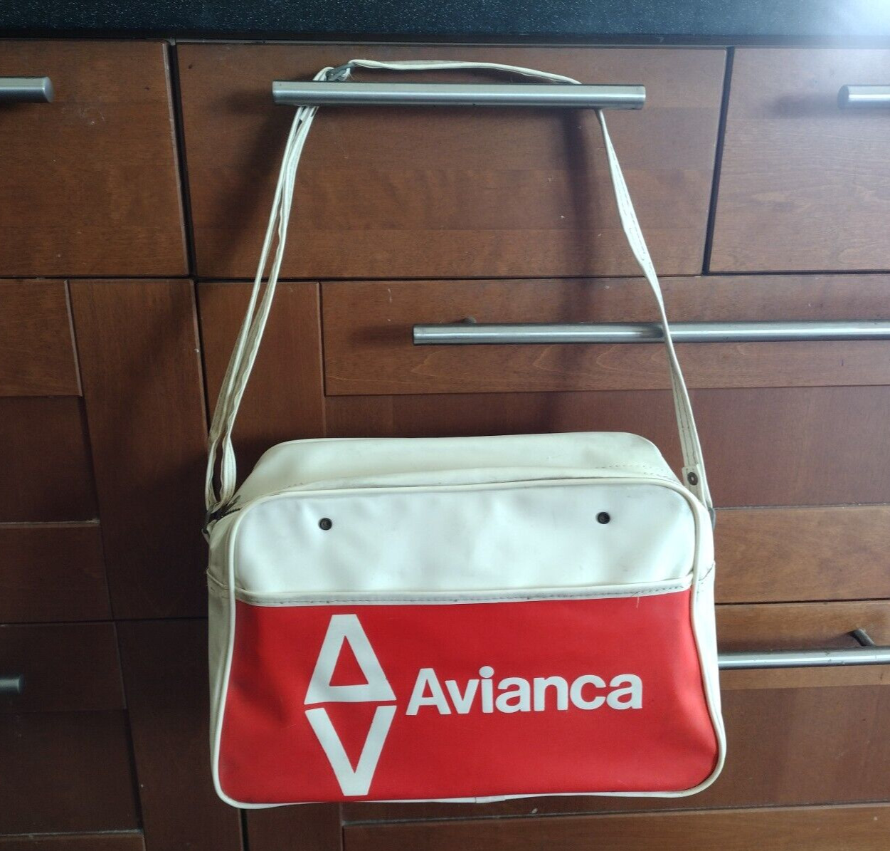 SUPER Rare Vintage 1970s AVIANCA AIRLINES COLUMBIA TRAVEL BAG PURSE FLIGHT RED