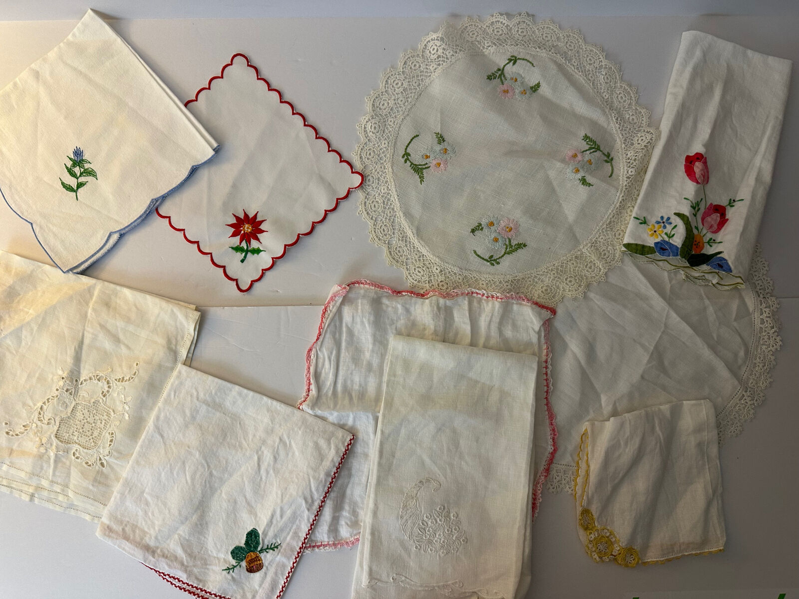 LOT of 10 VINTAGE hand embroidered assorted linens