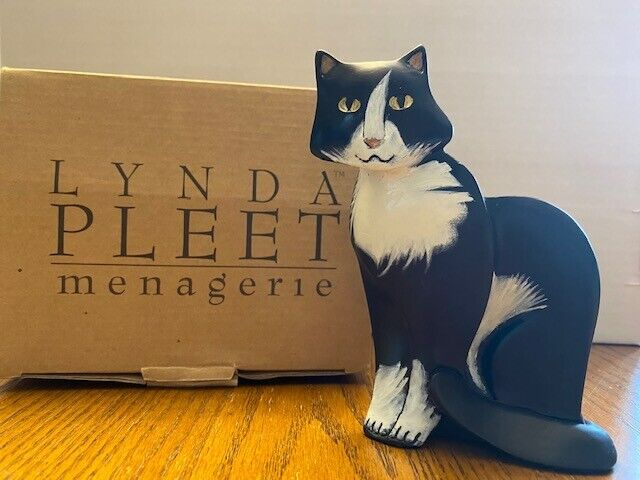 Lynda Pleet Cat Figurine Sitting Black And White 5 1/2\