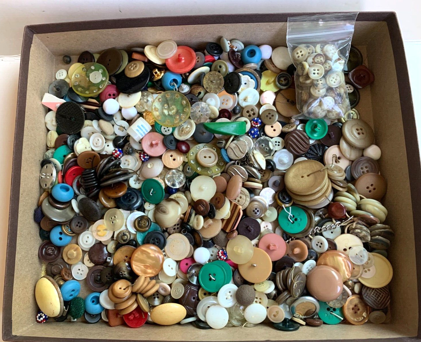 Mixed Lot of Hundreds of Old Buttons for Sewing or Crafts, 1.5#
