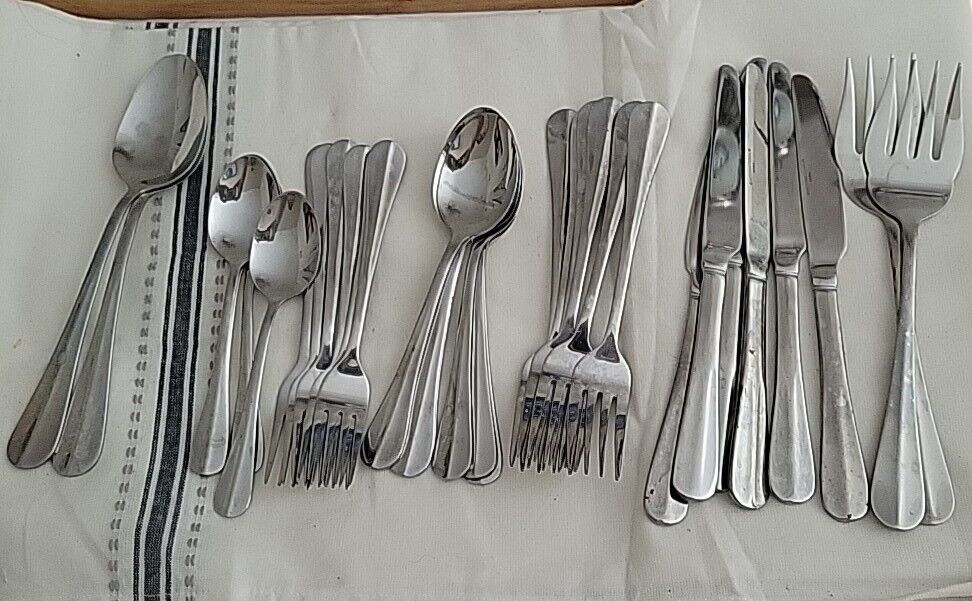 32 pc International SIMPLICITY Place Settings Serving Knives Forks Spoons 