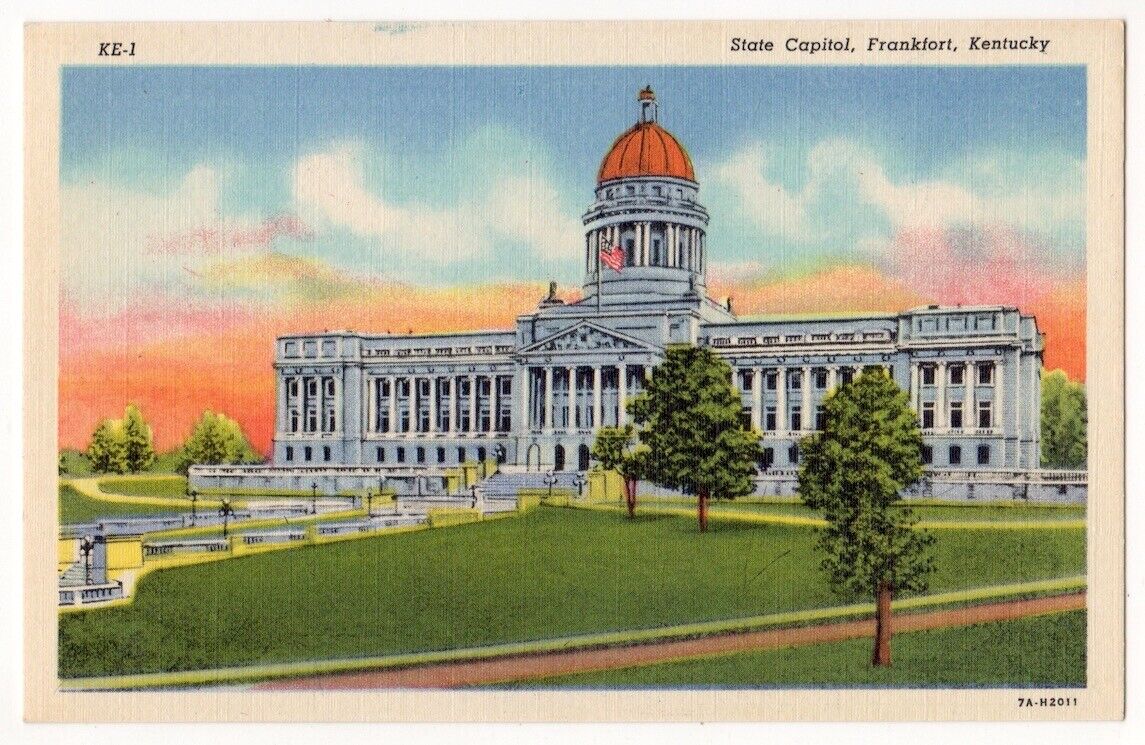Frankfort Kentucky c1930\'s State Capitol Building, grounds