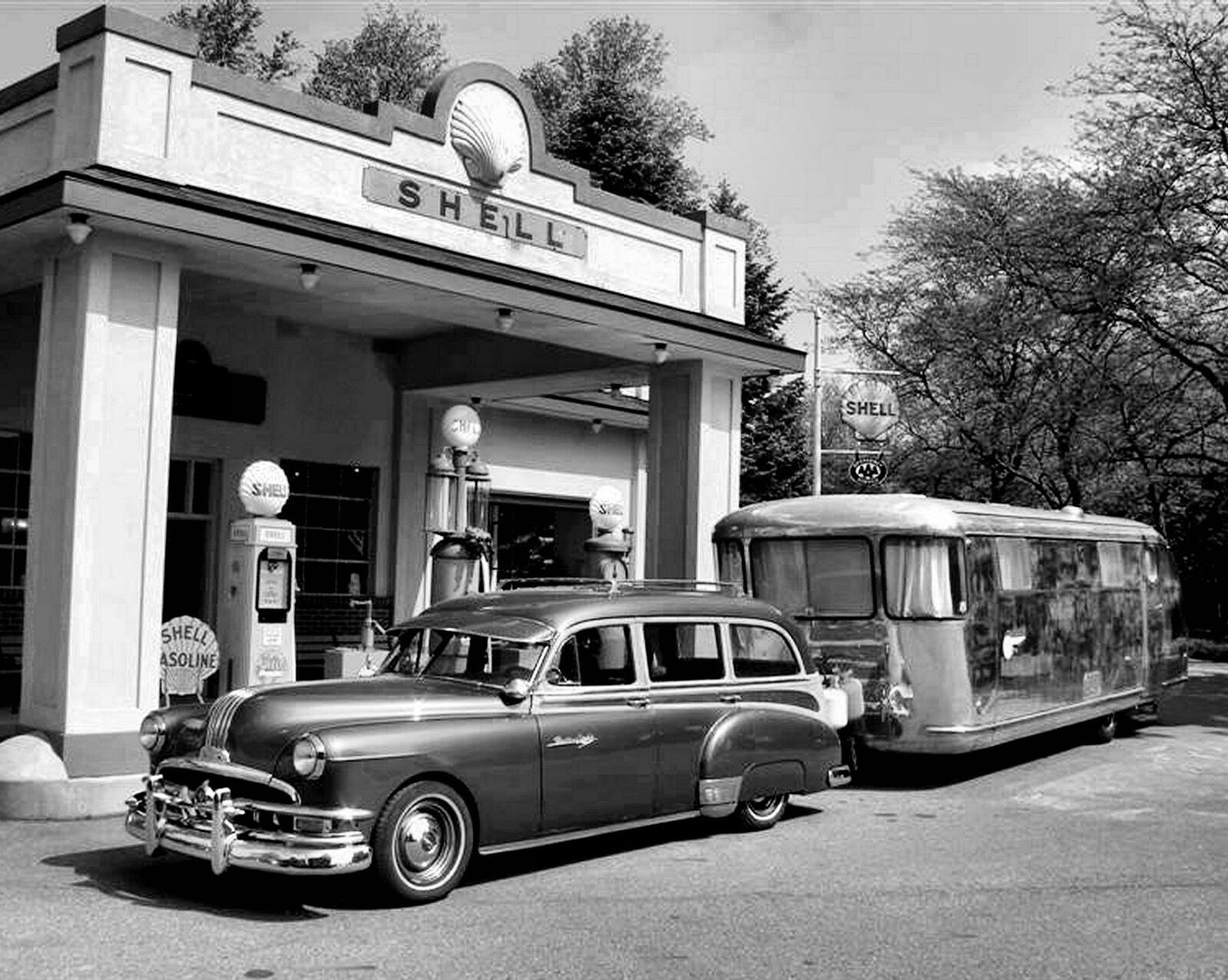 1950s Vintage CAR & TRAILER at SHELL GAS STATION Photo  (184-W)