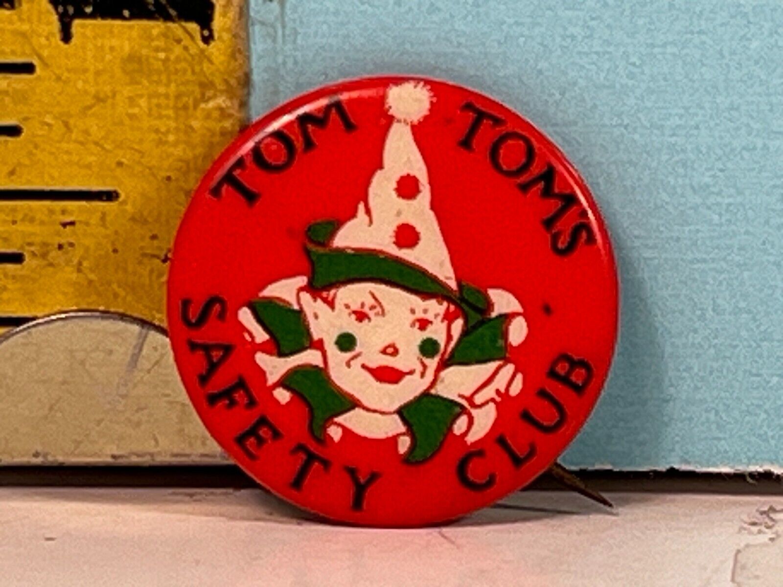 Vintage Tom Tom's Safety Club London Guarantee & Acc Ins Newark, NJ Pinback.