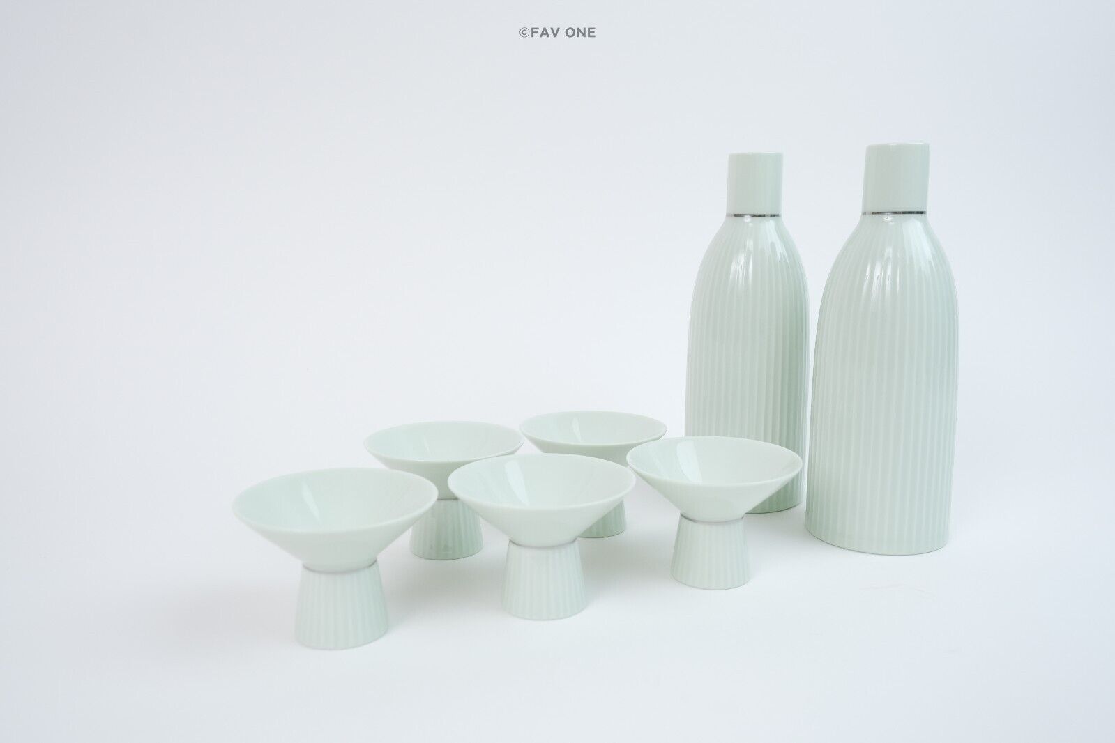 Made in Japan Brand「Noritake」 Drinking vessel set, 2 bottles of sake, 5 cups.