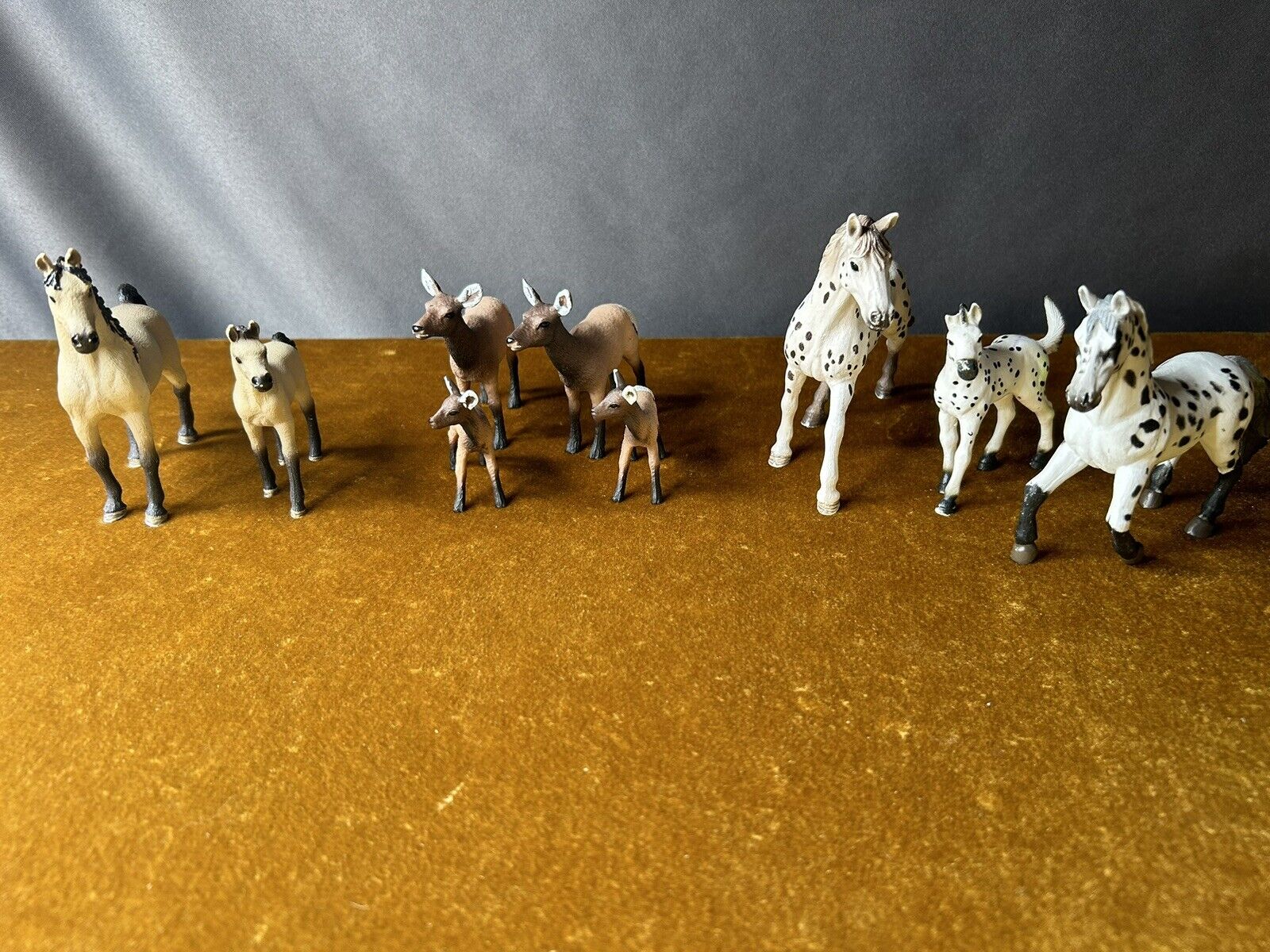Vtg Lot of  9 Schleich, Animal Families 2 Horses Families And 1 Deer Family