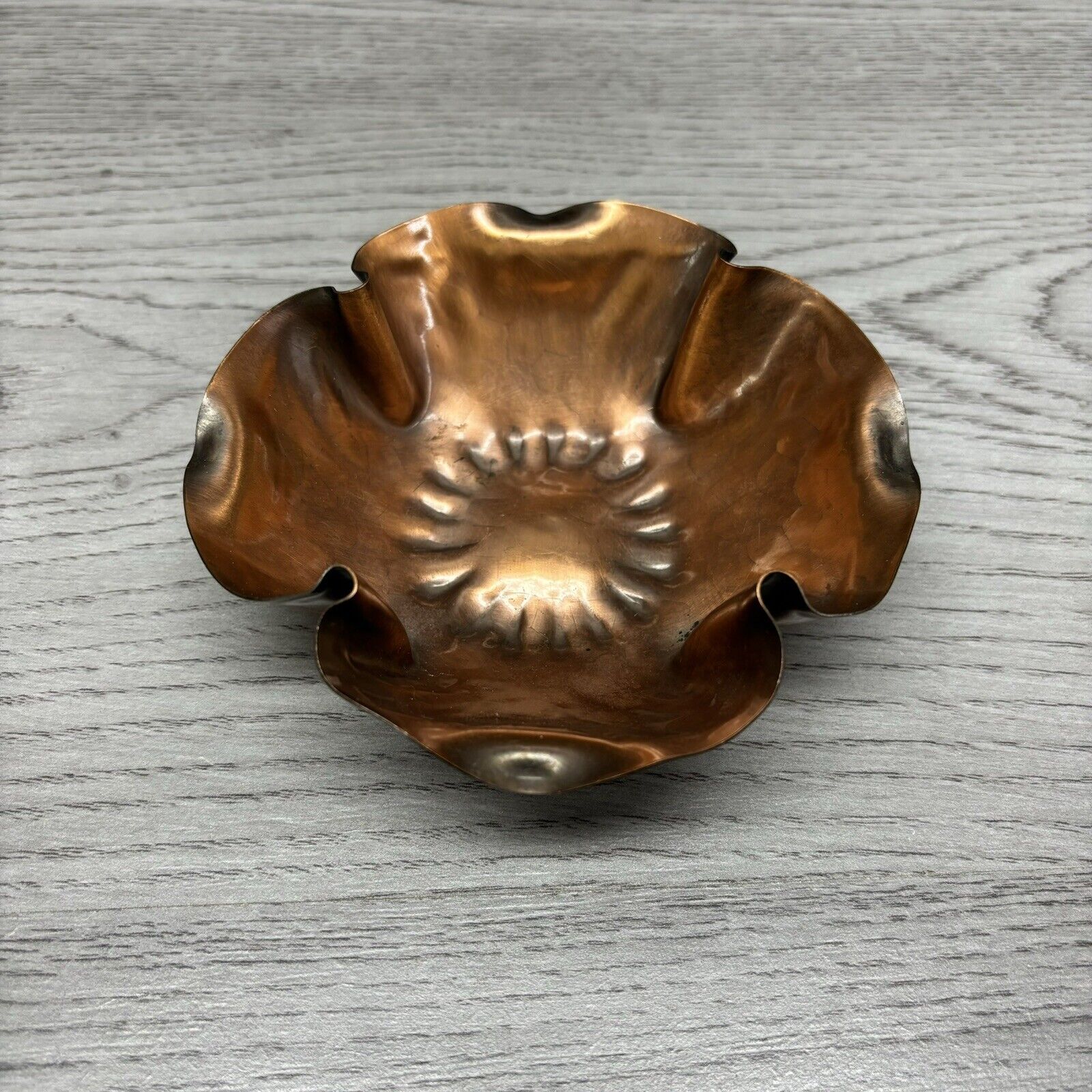 Vintage Gregorian Hammered Copper 4.75” Ruffled Trinket Candy Dish Bowl USA