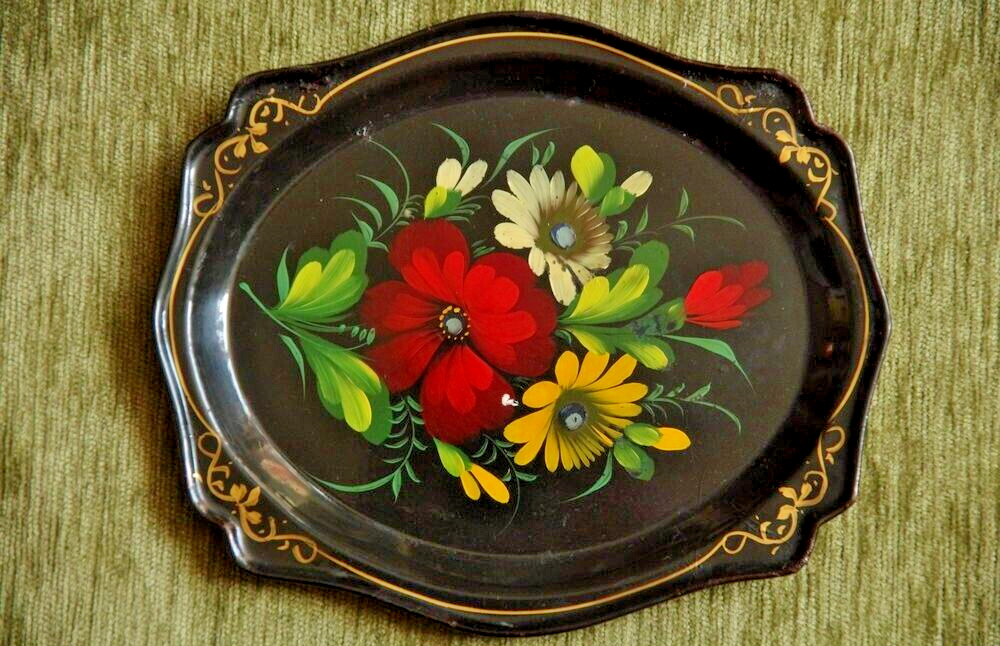 Vintage Beautiful Tray With a Pattern of Flowers