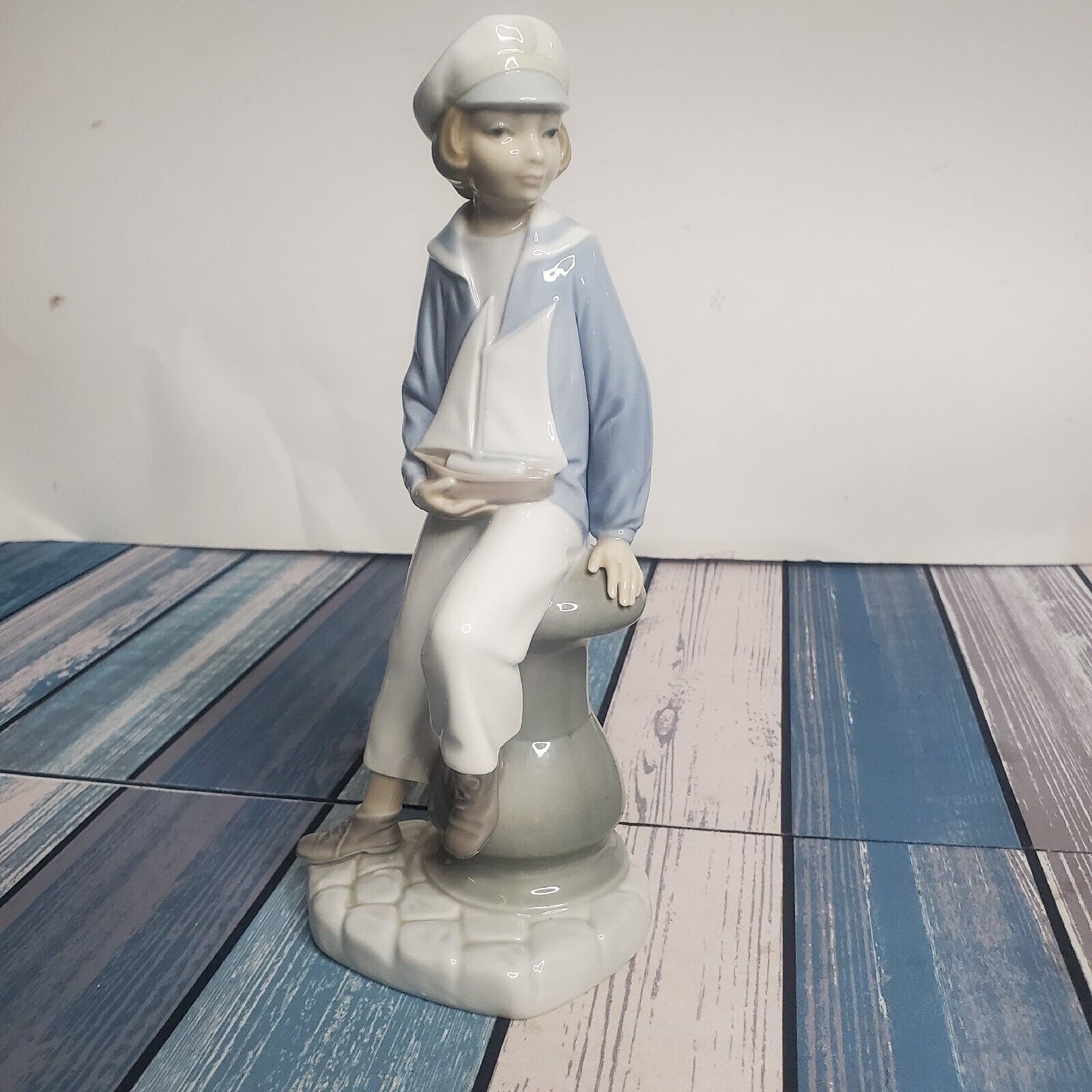 Lladro Beautiful Glass Handmade Figure 1972 Boy With Sailboat #4810 Spain