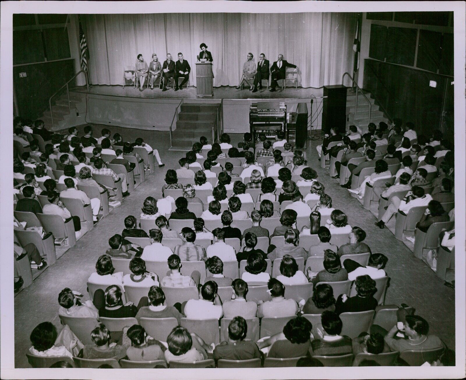 LG874 1962 Orig Warren Photo ANN LANDERS Writer Addresses High School Students