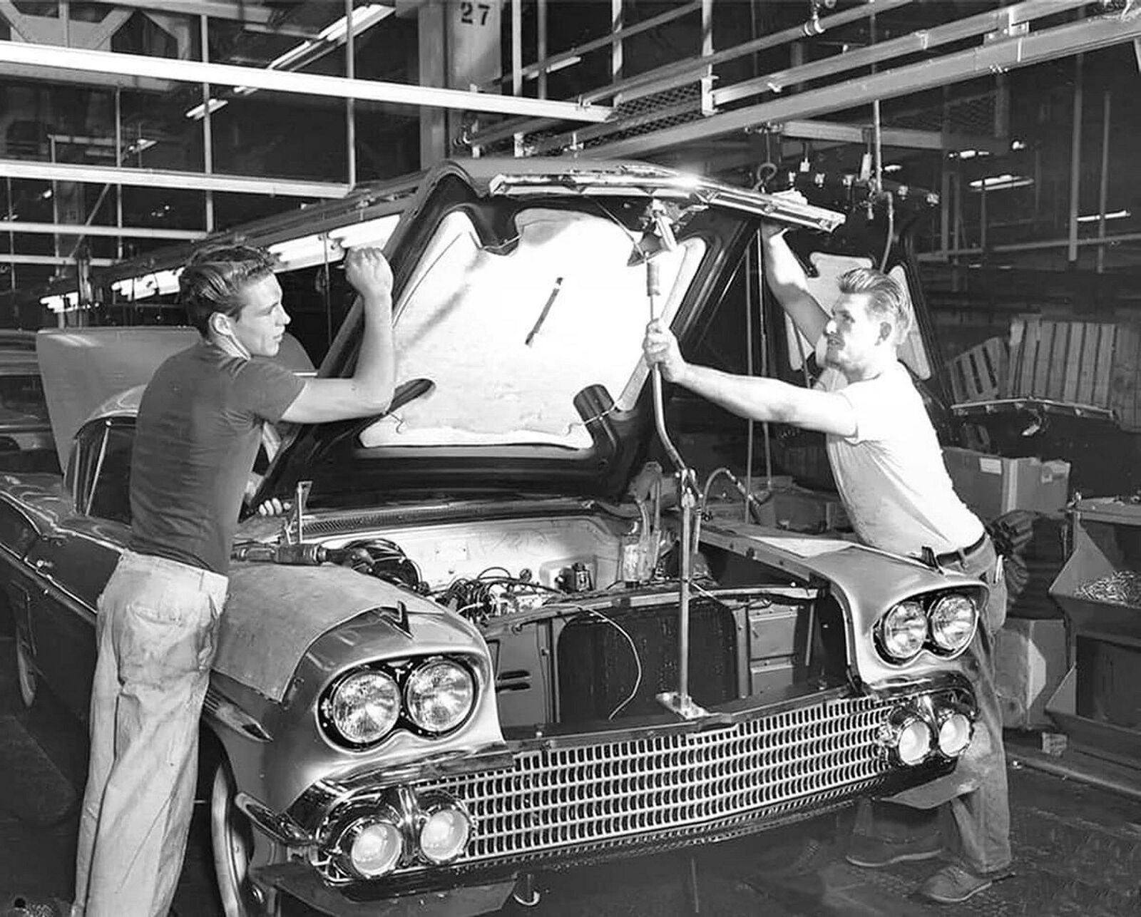 1958  CHEVROLET Assembly Line Photo  (229-T)