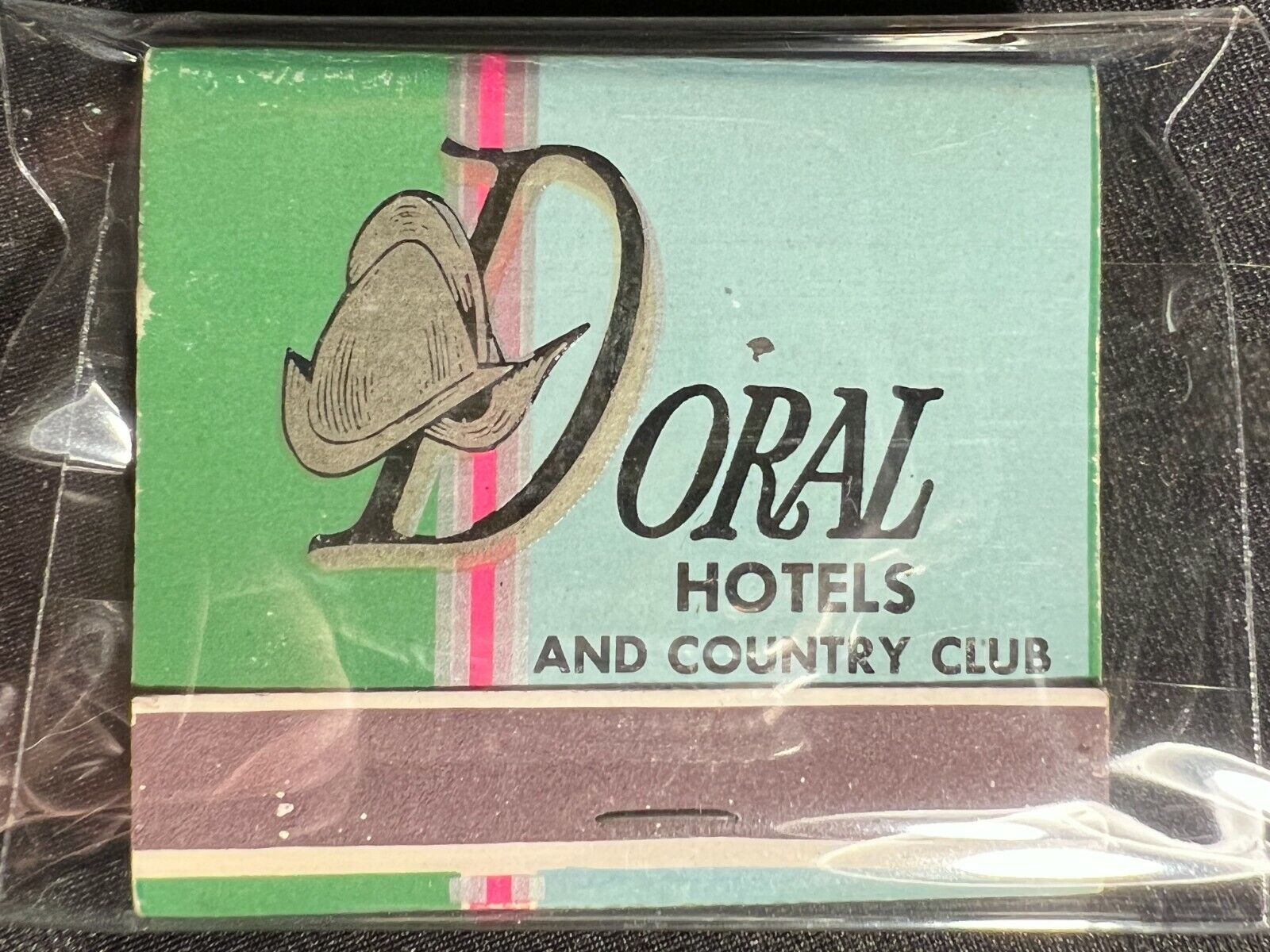 VINTAGE MATCHBOOK - DORAL HOTELS AND COUNTRY CLUB - MIAMI BEACH & NY - UNSTRUCK
