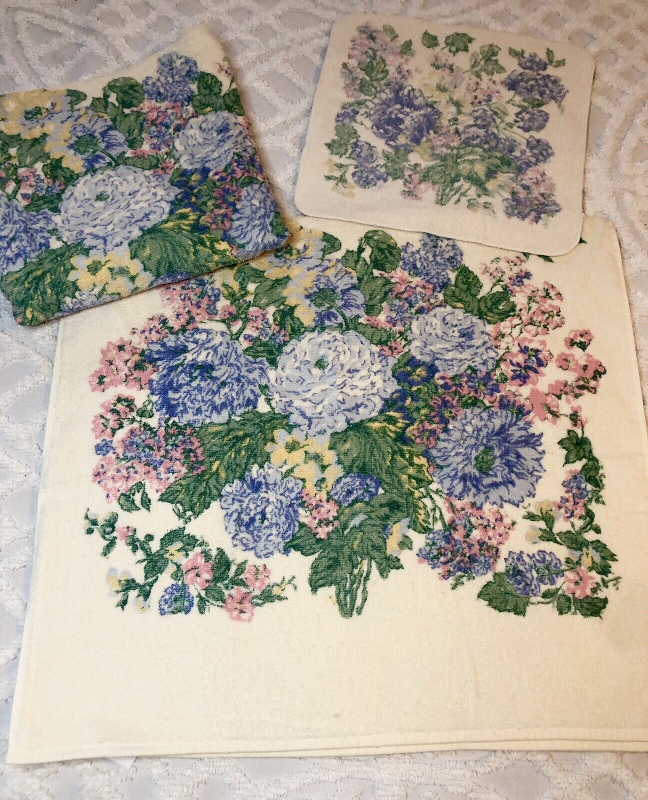 Vintage 1980s Springmaid 3 Piece Set Multicolor ￼Floral Bouquet ￼￼2 BATH Towels