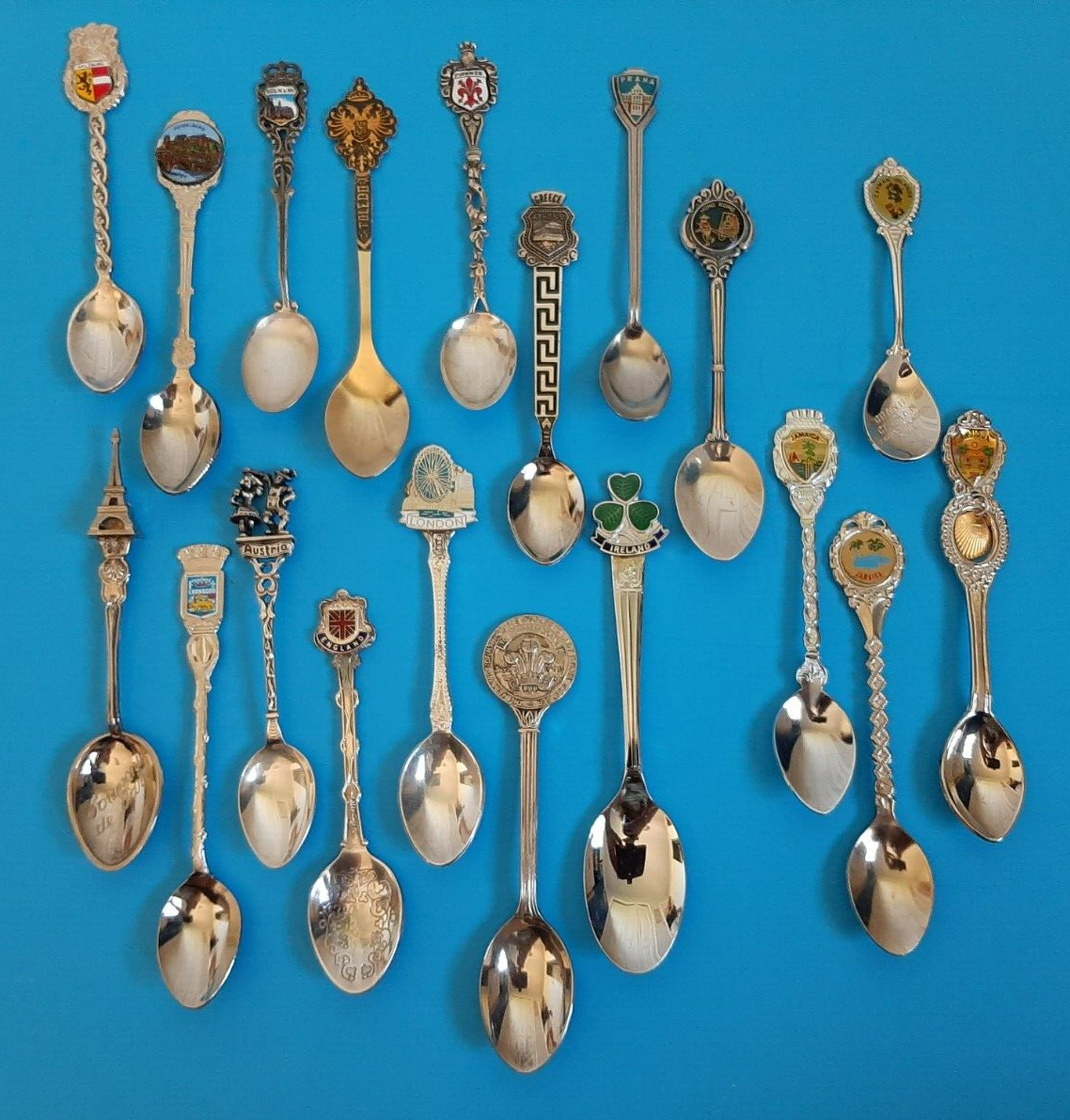 (19) Vintage International World Travel Souvenir Collector Spoons Flatware Lot