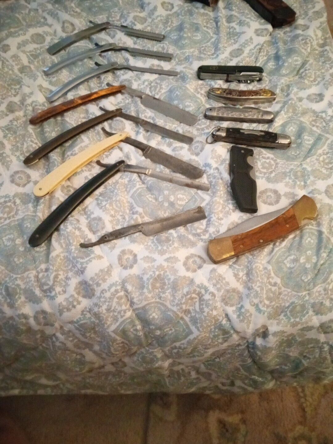 Lot Of Old Strait Razors And Pockets Knifes