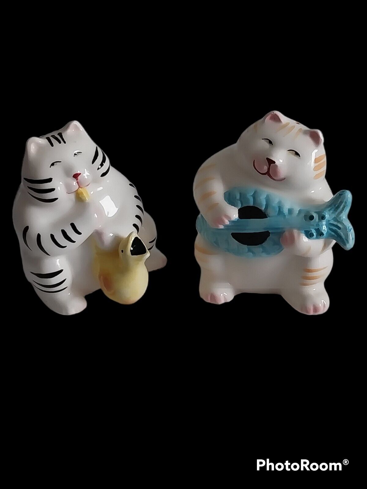 Vtg Clay Art Ceramic Chubby Fat Kitty Cats Playing Music Salt & Pepper Shakers