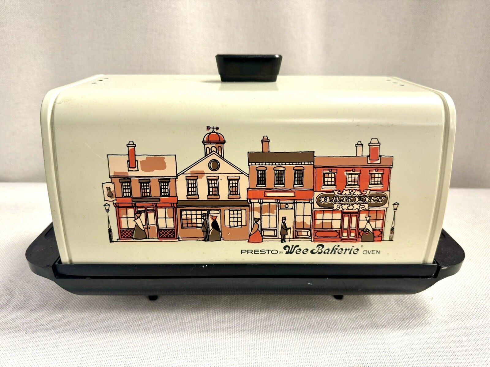 Vintage Presto Wee Bakerie Oven Model 01/WB1 UNUSED. MINT.