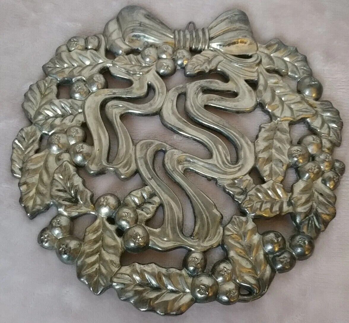 Vintage Trivet Christmas Holly Wreath  Godinger Silverplated Footed Wall Hanging