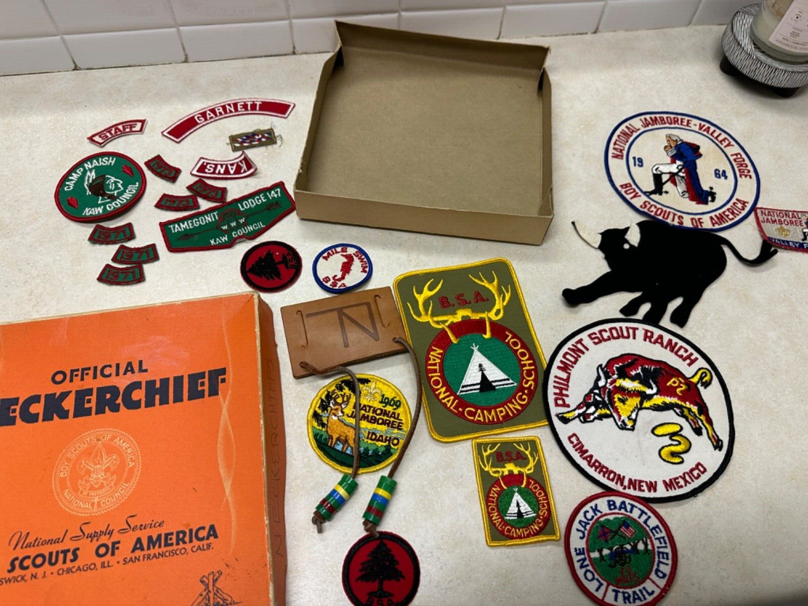 Vintage Official Boy Scout Neckerchief Box W/Patches - Kansas