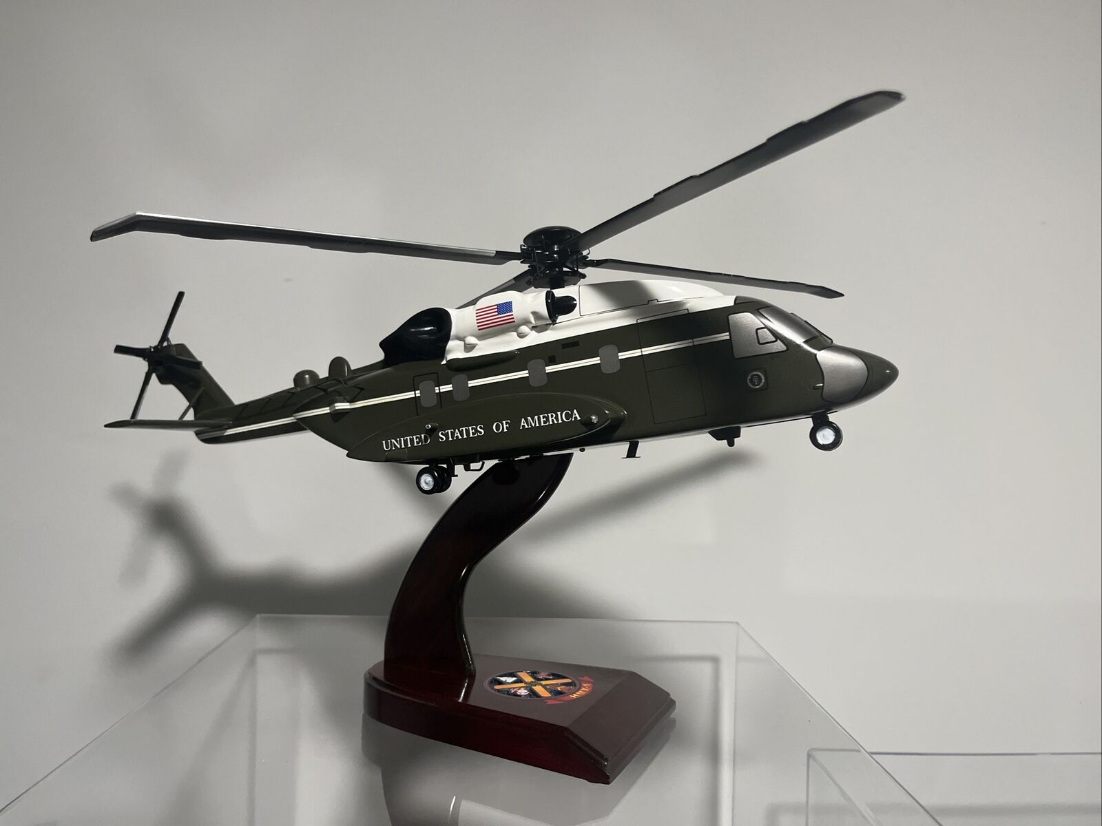 Sikorsky VH-92A Patriot USMC HMX-1 New Marine One Helicopter Wood Desktop Model