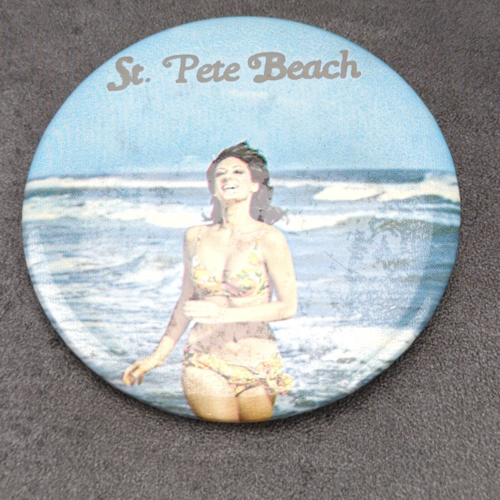 Vintage 1985 St Pete Beach FL Souvenir Photo Pin Badge Woman In Swimsuit #H3