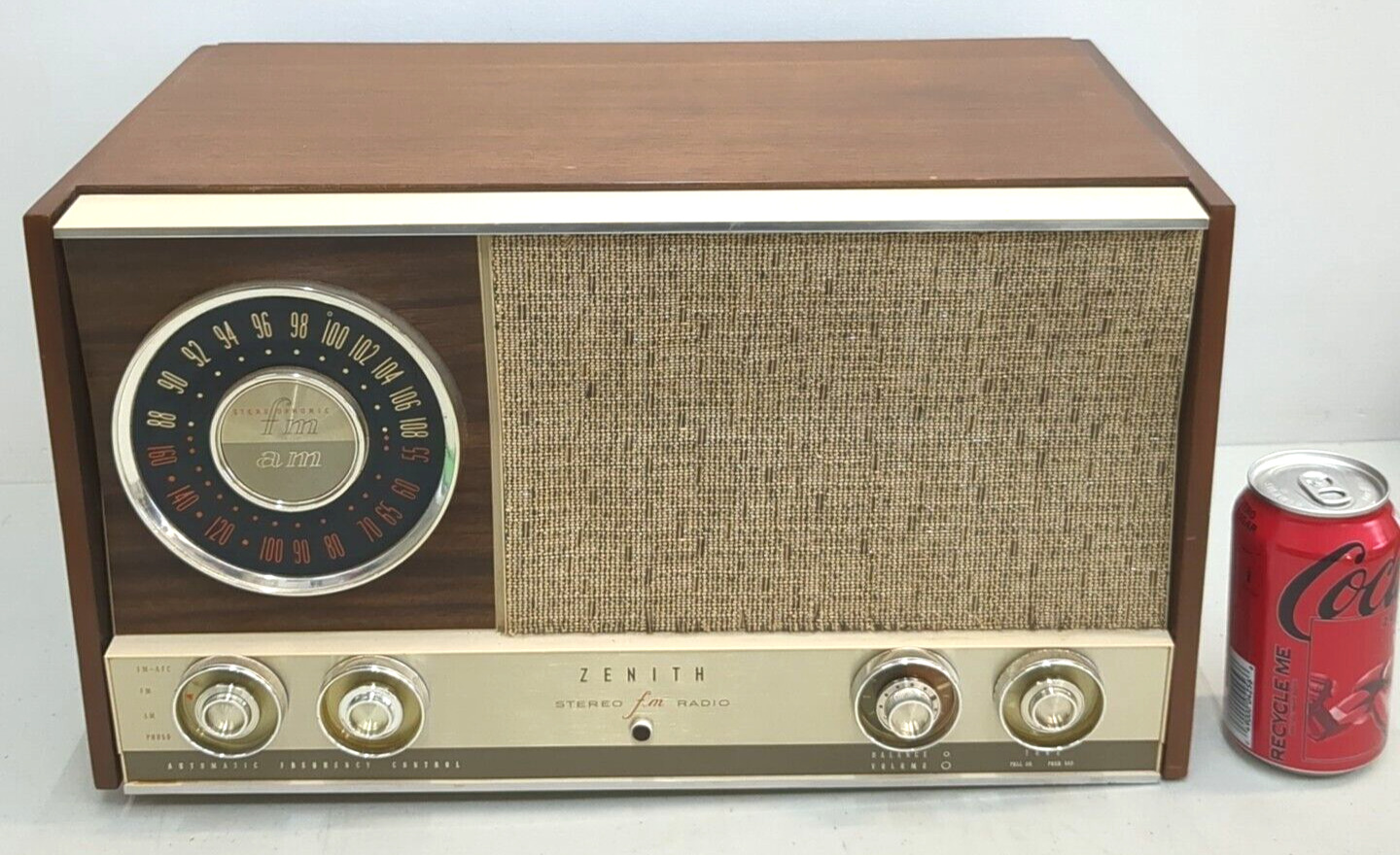 Vintage Zenith MJ1035 Tube Radio