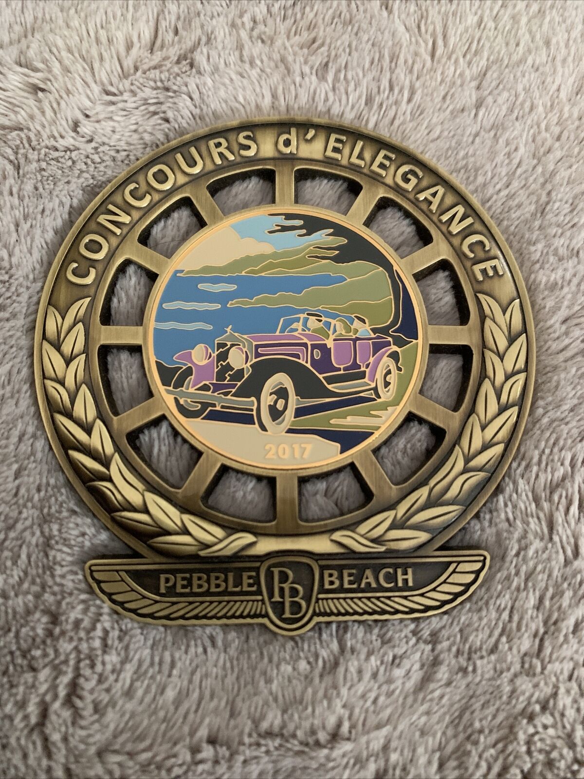 2017 Pebble Beach Concours d\'Elegance ISOTTA FRASCHINI Grille Badge