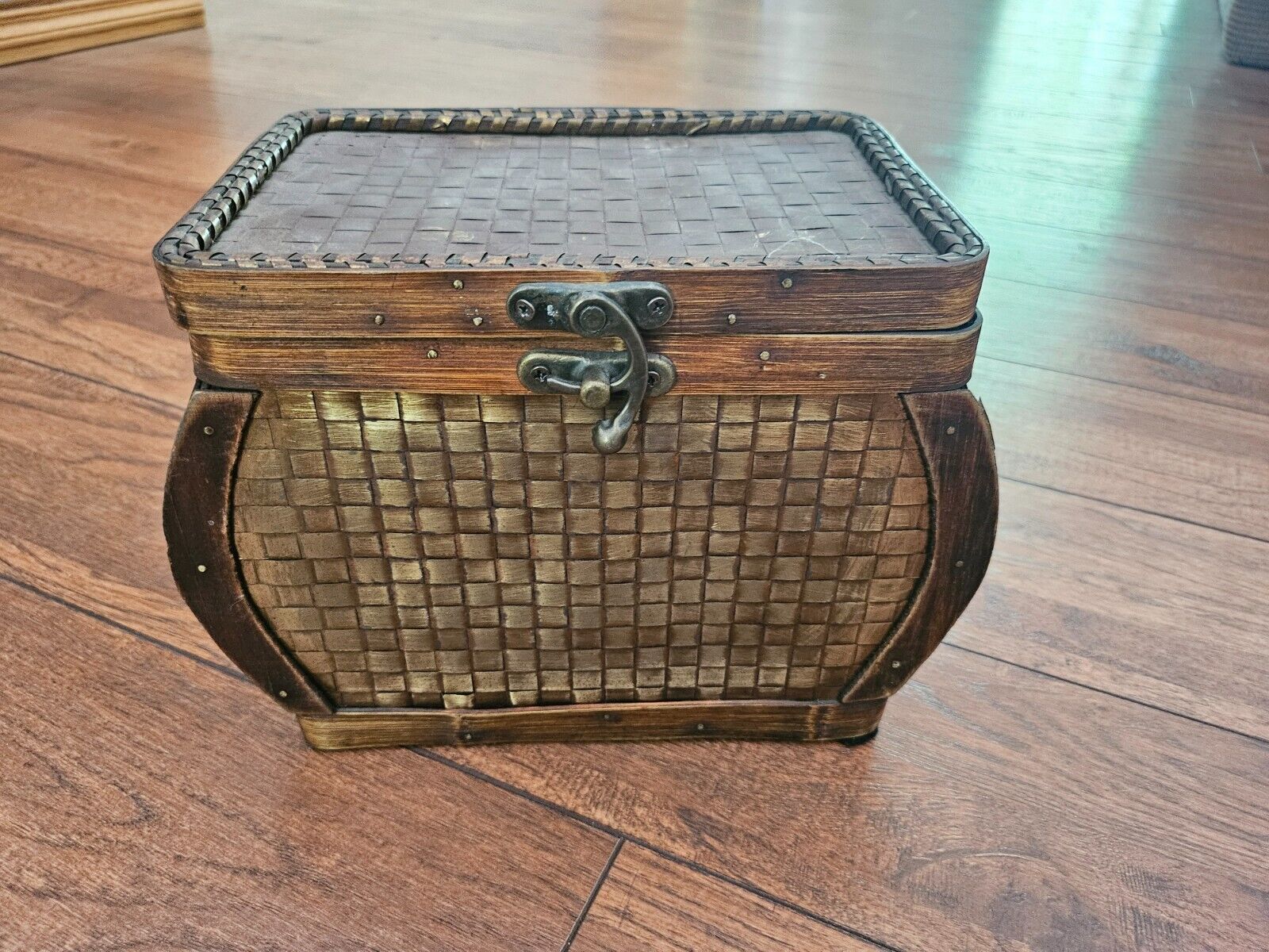Vintage Bombay Woven Wicker Storage Box Gold Brown Tones & Hinged Lid