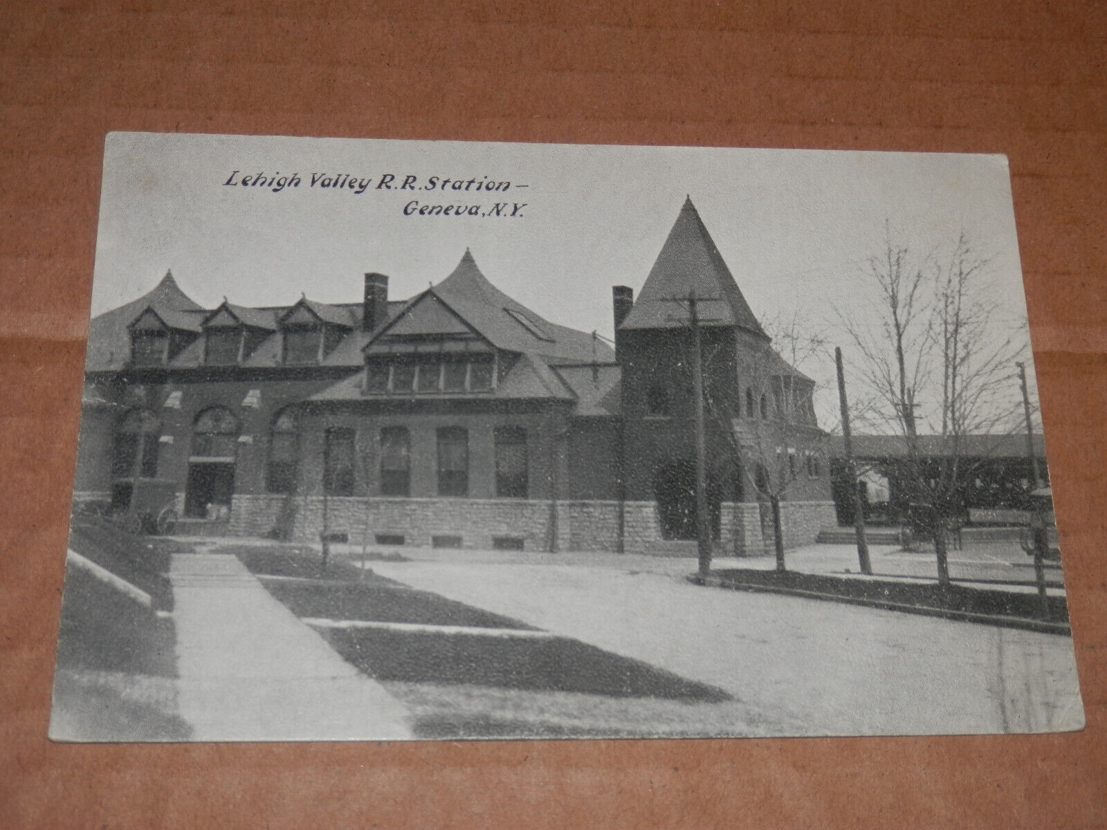 GENEVA NY - 1907-1915 ERA POSTCARD  - LEHIGH VALLEY RAILROAD STATION