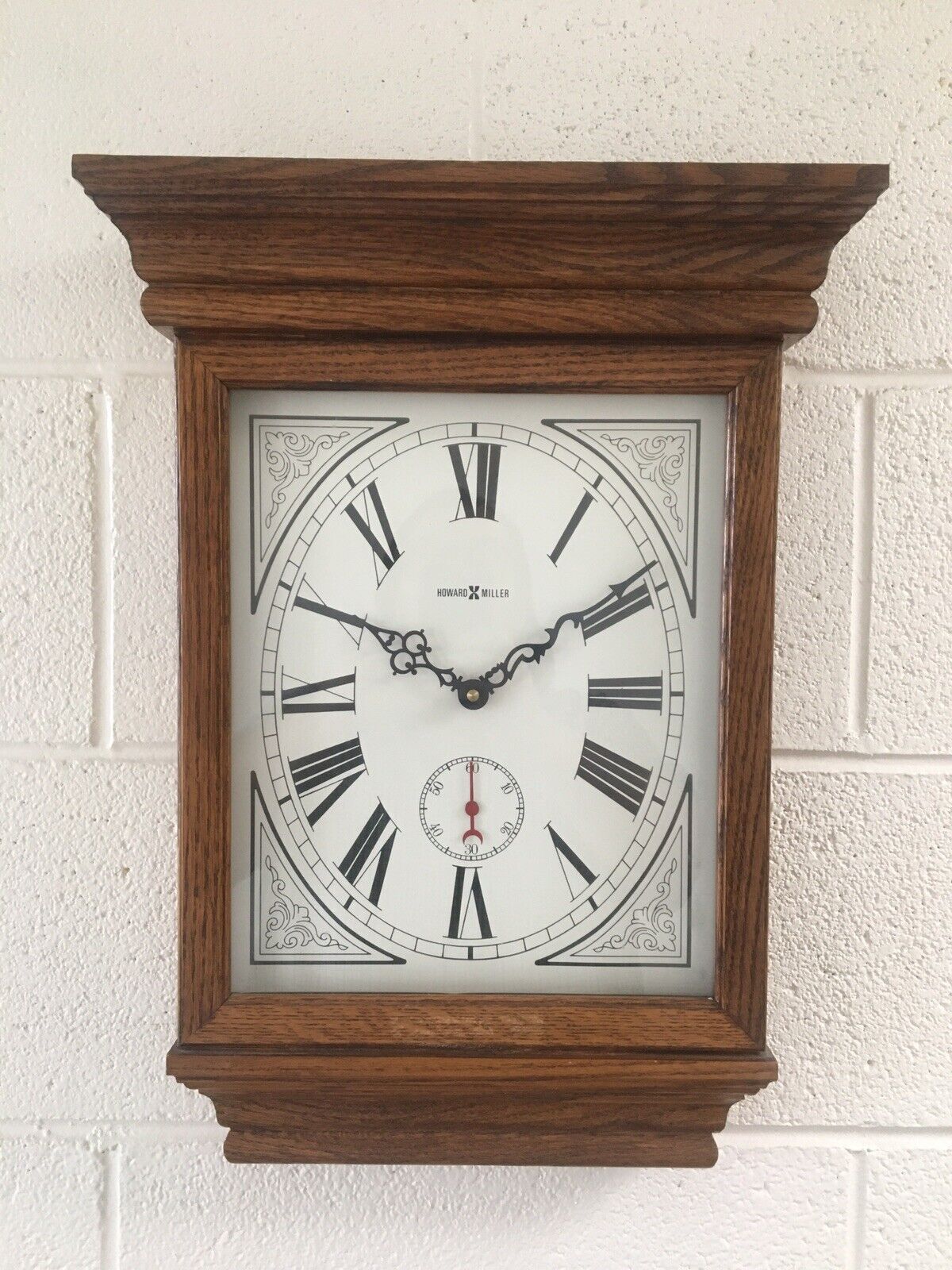 Vintage Howard Miller Clock Co. Wood Wall Clock Model No. 613-239 Works 18”x 13”