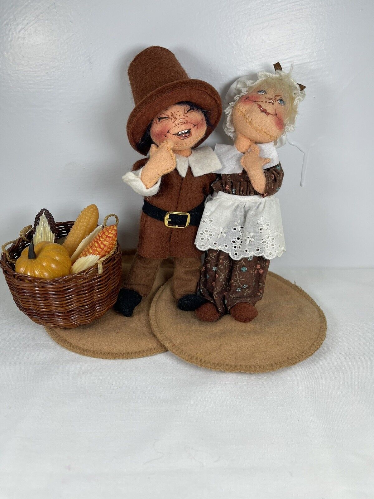 Rare Annalee Giving Thanks Thanksgiving Pilgrim Couple With Basket Of Plenty