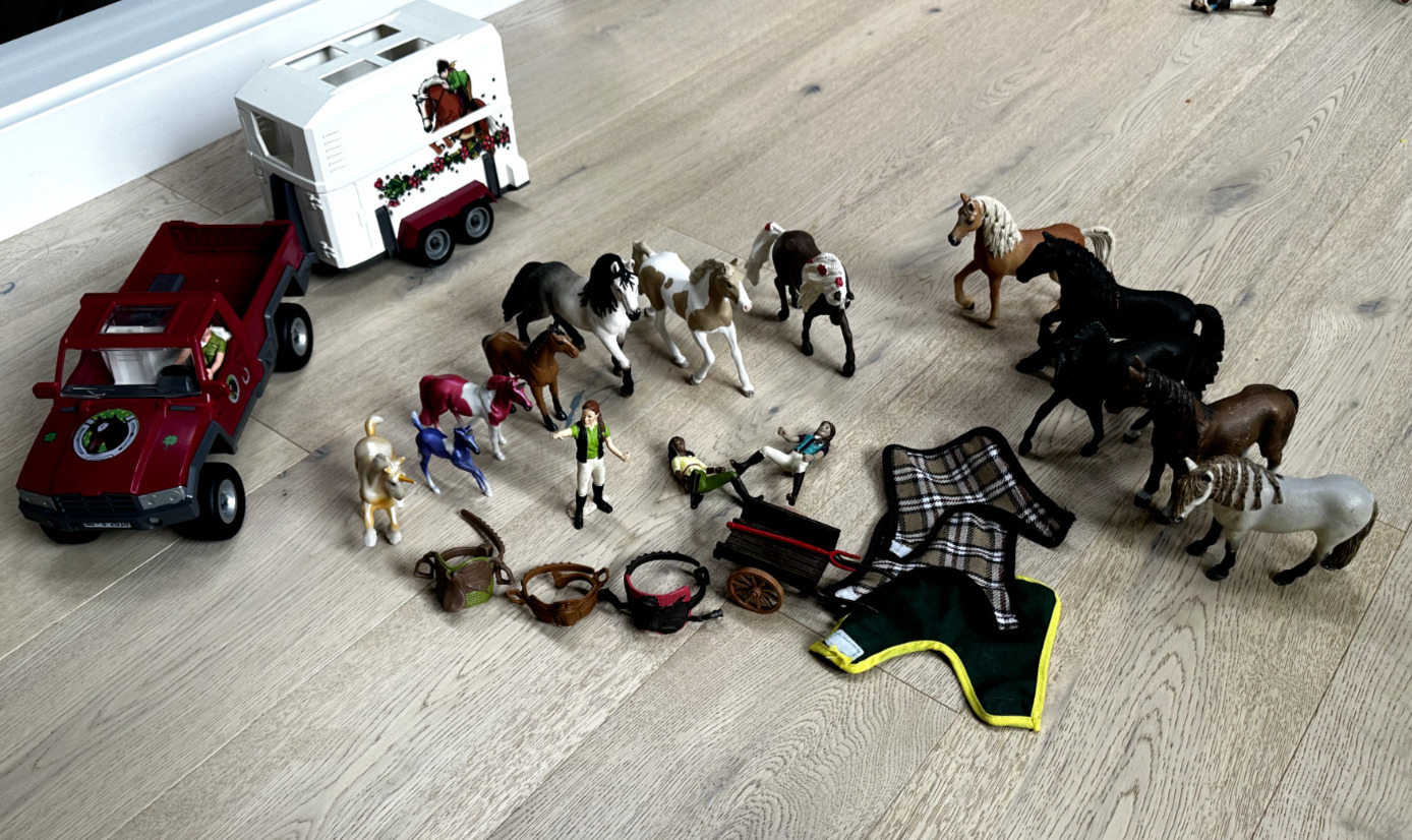 Schleich Truck & Trailer with Retired Horses Lot