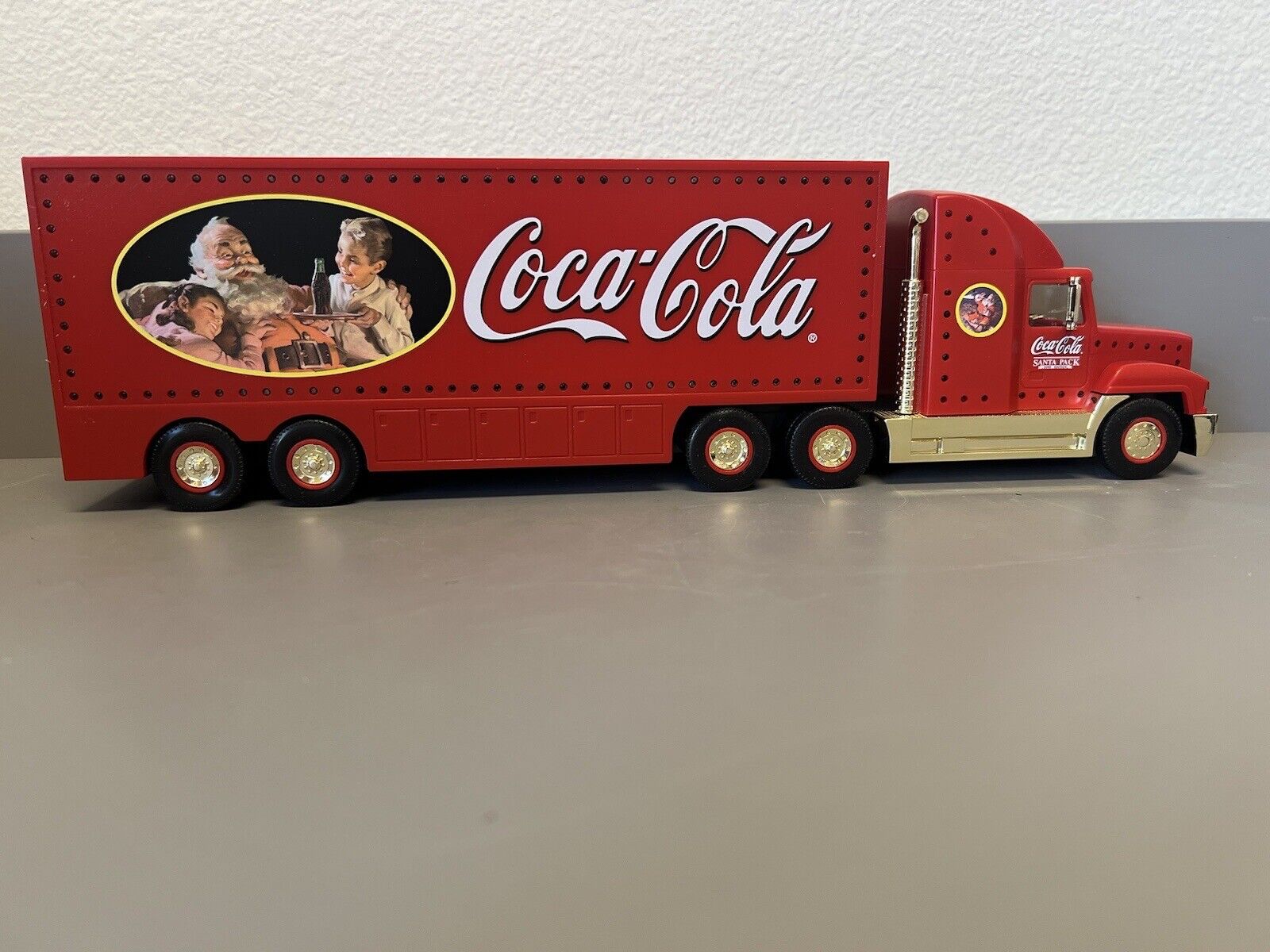 Coca Cola Semi Truck/Tractor Trailer Christmas Santa Pack 2000 Edition Untested
