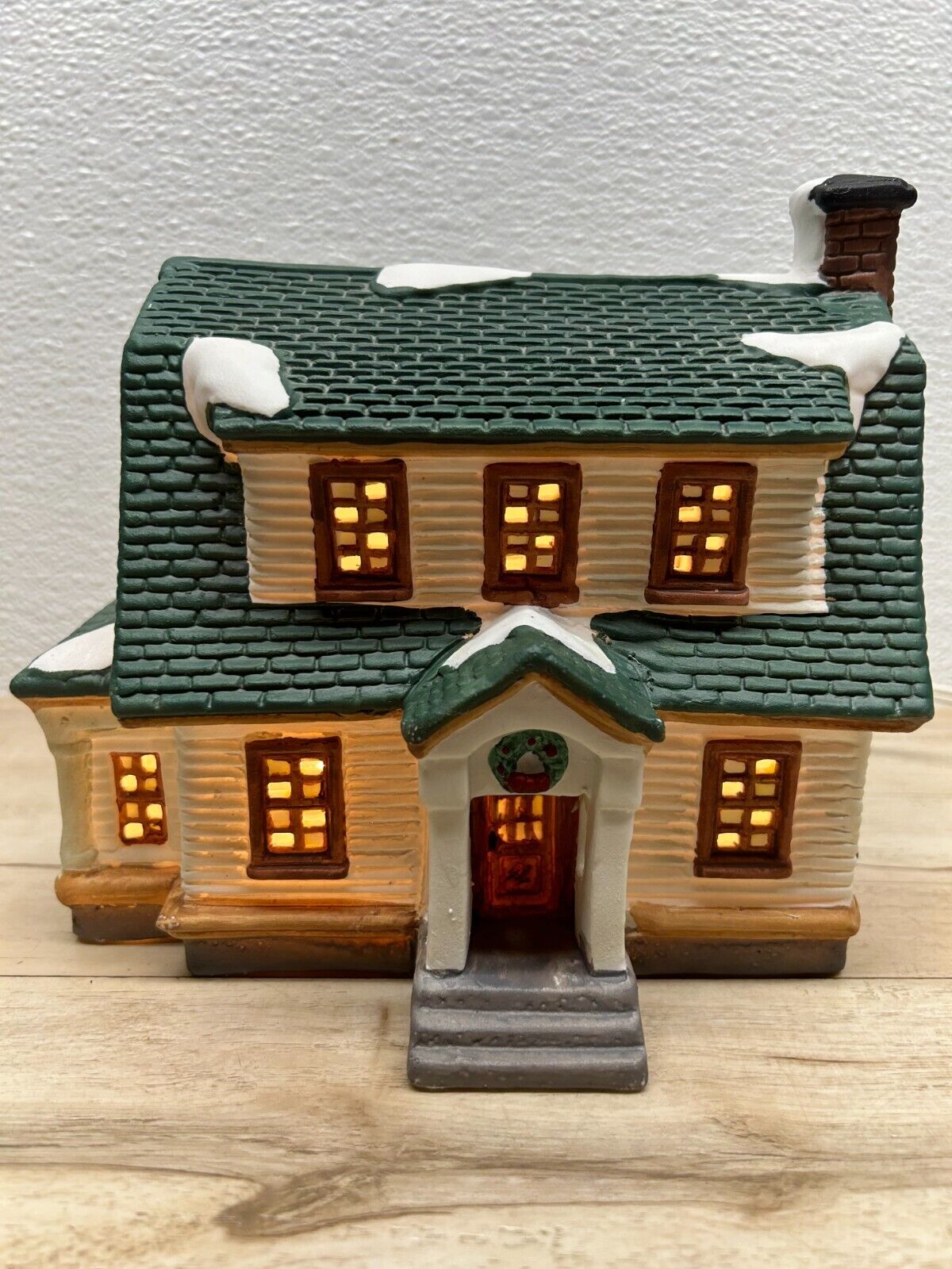 Heartland Valley Village Collection Deluxe Lighted Porcelain Colonial House