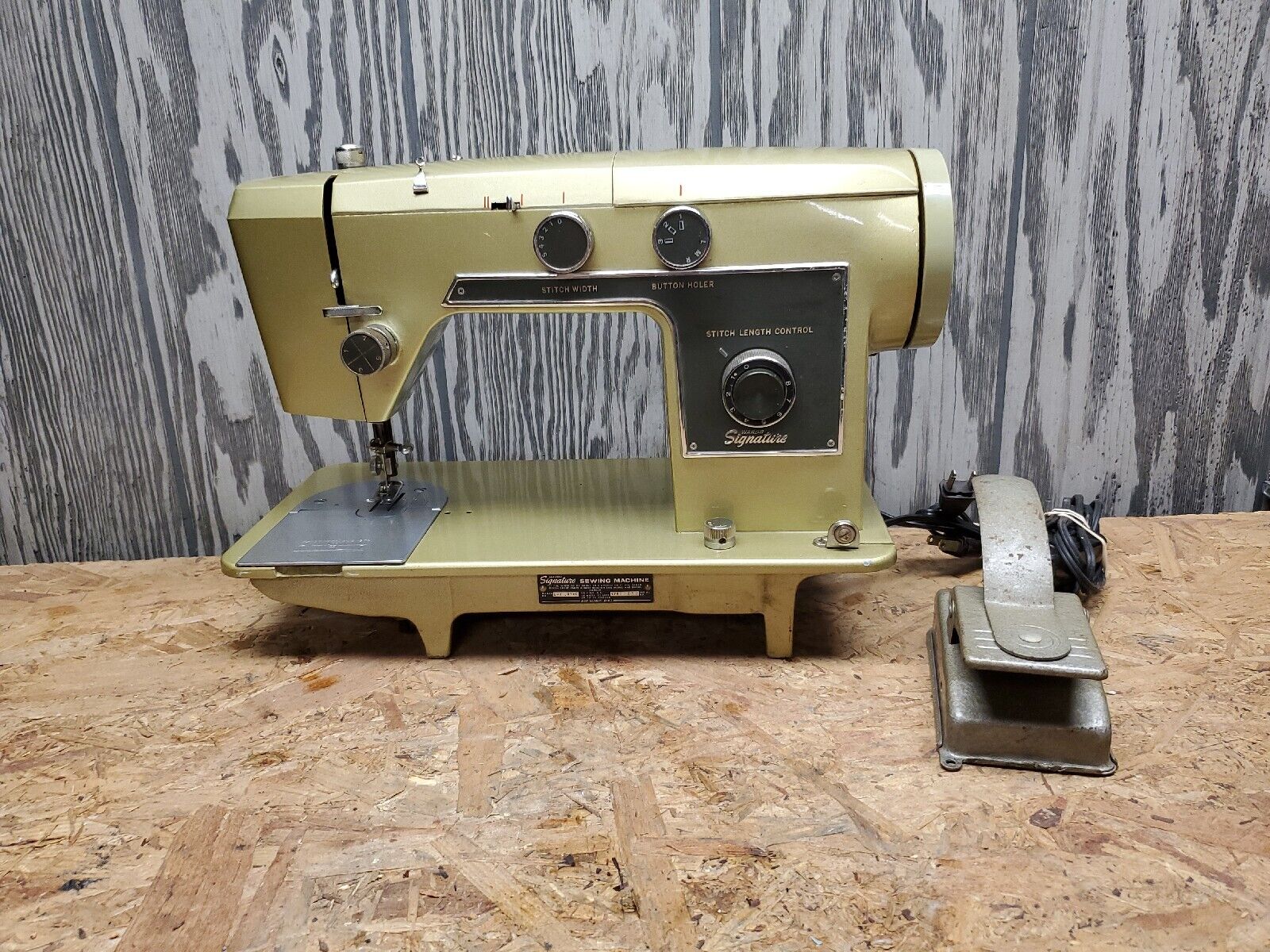 Vintage MCM Signature Montgomery Wards Sewing Machine UHT J277C Advocado Green 