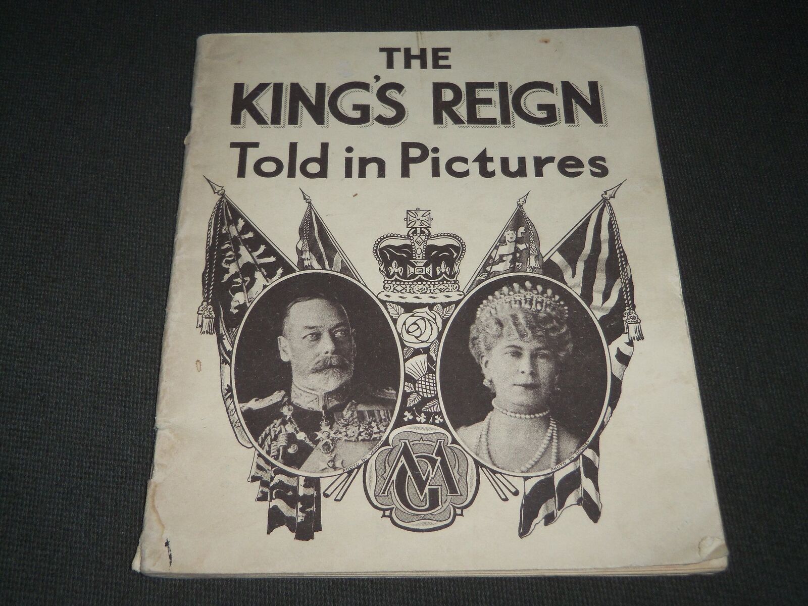 1935 THE KING\'S REIGN TOLD IN PICTURES PROGRAM - GREAT PHOTOS - J 2825