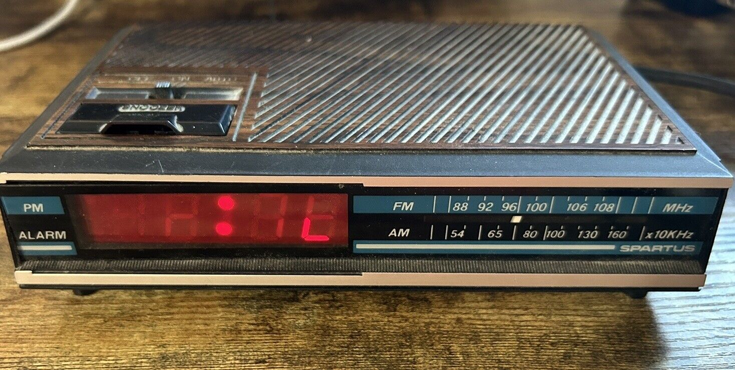 Vintage Spartus 1108 Alarm Clock Wood Grain from 80s Issue W Clock Display