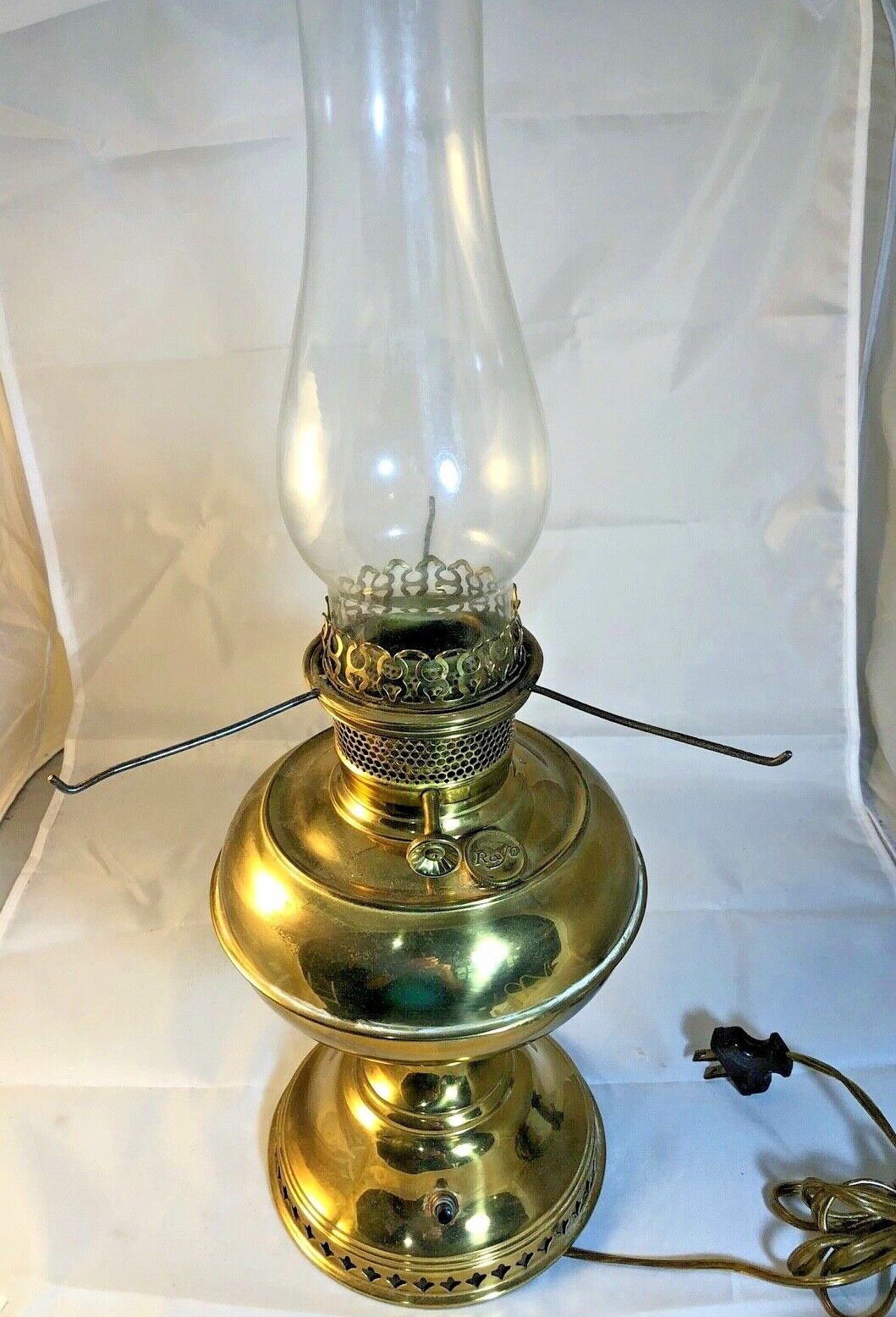 Antique 1900\'s Rayo Brass Oil Lamp, Electric w/o shade 12\' Height Tested / Works
