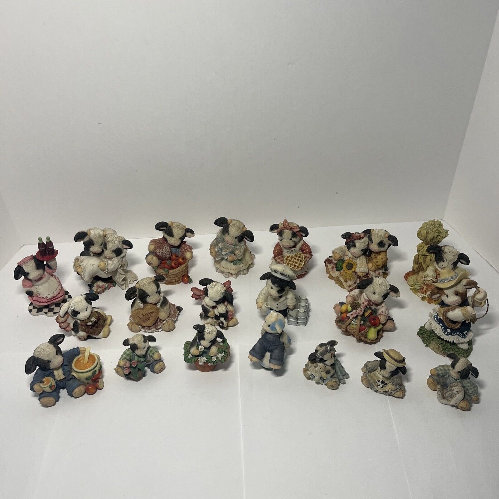 Vintage Enesco Mary's Moo Moos Collectible Figurines Lot of 20 1994-2003