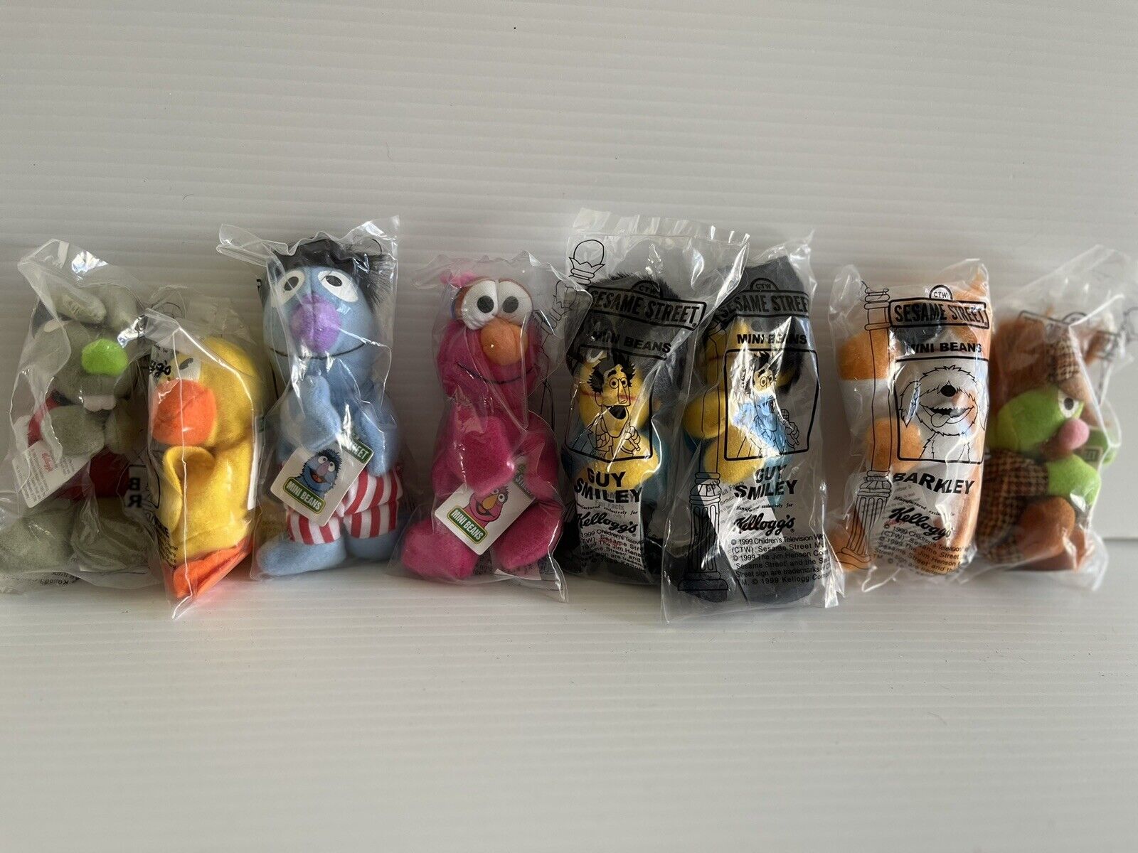 Lot of 8 Assorted Vintage 1999 Sesame Street Mini Beans Kellogg\'s Toys Sealed