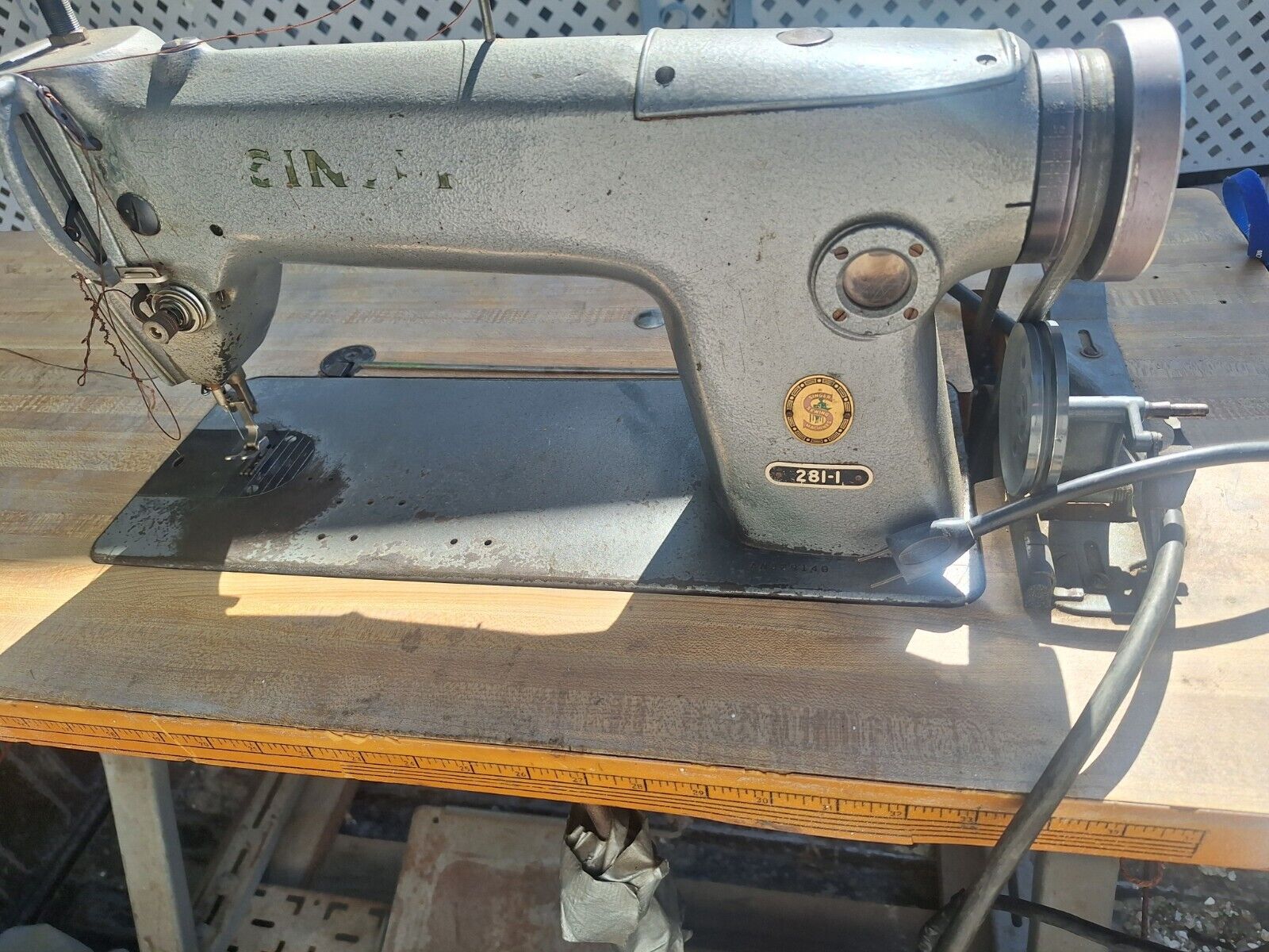 SINGER   Sewing Machine Industrial 281-1 Motor Working Fine.