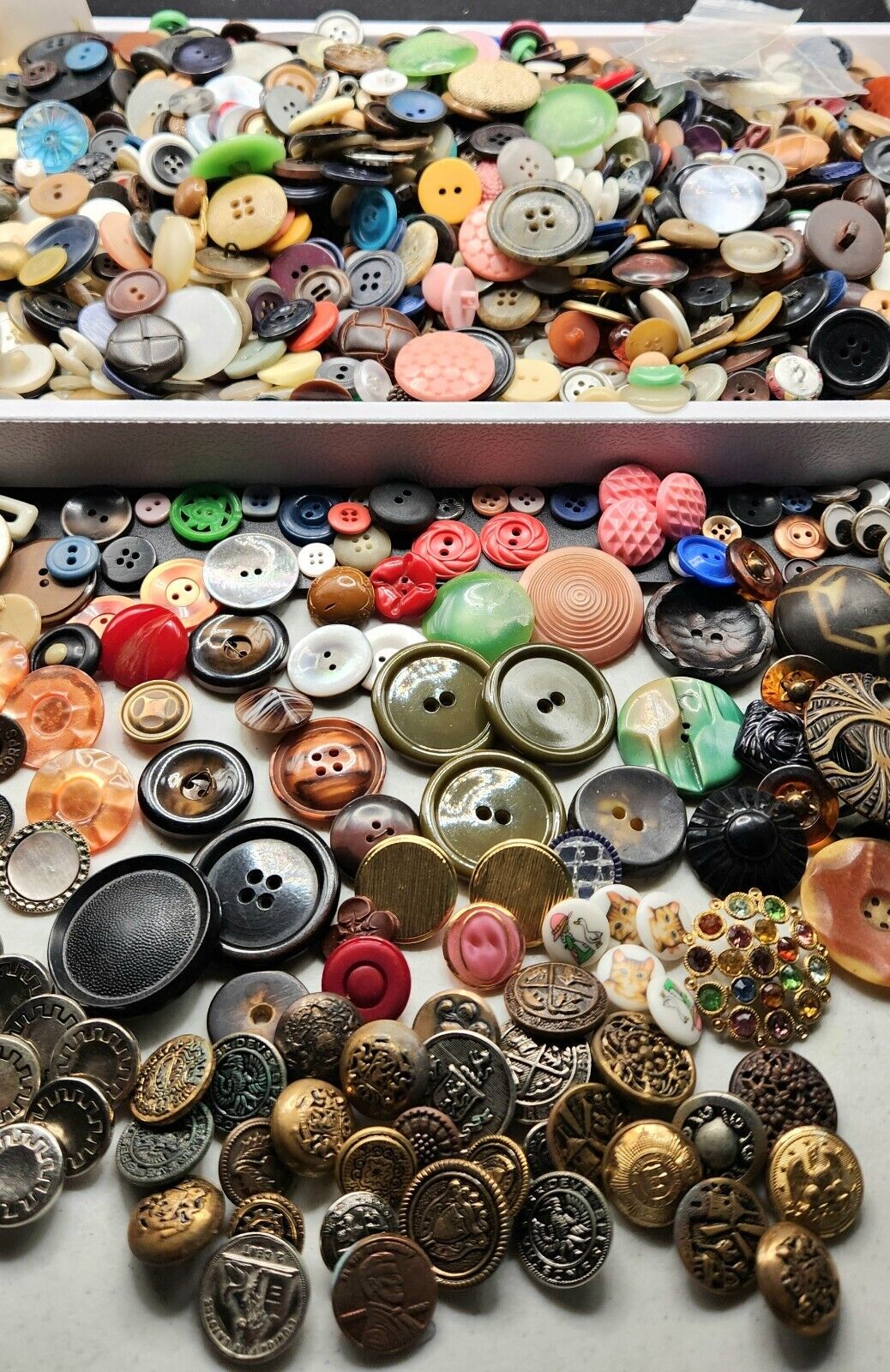 Estate Antique Vintage Sewing Buttons Lot Bakelite Glass R/S Celluloid MOP Metal
