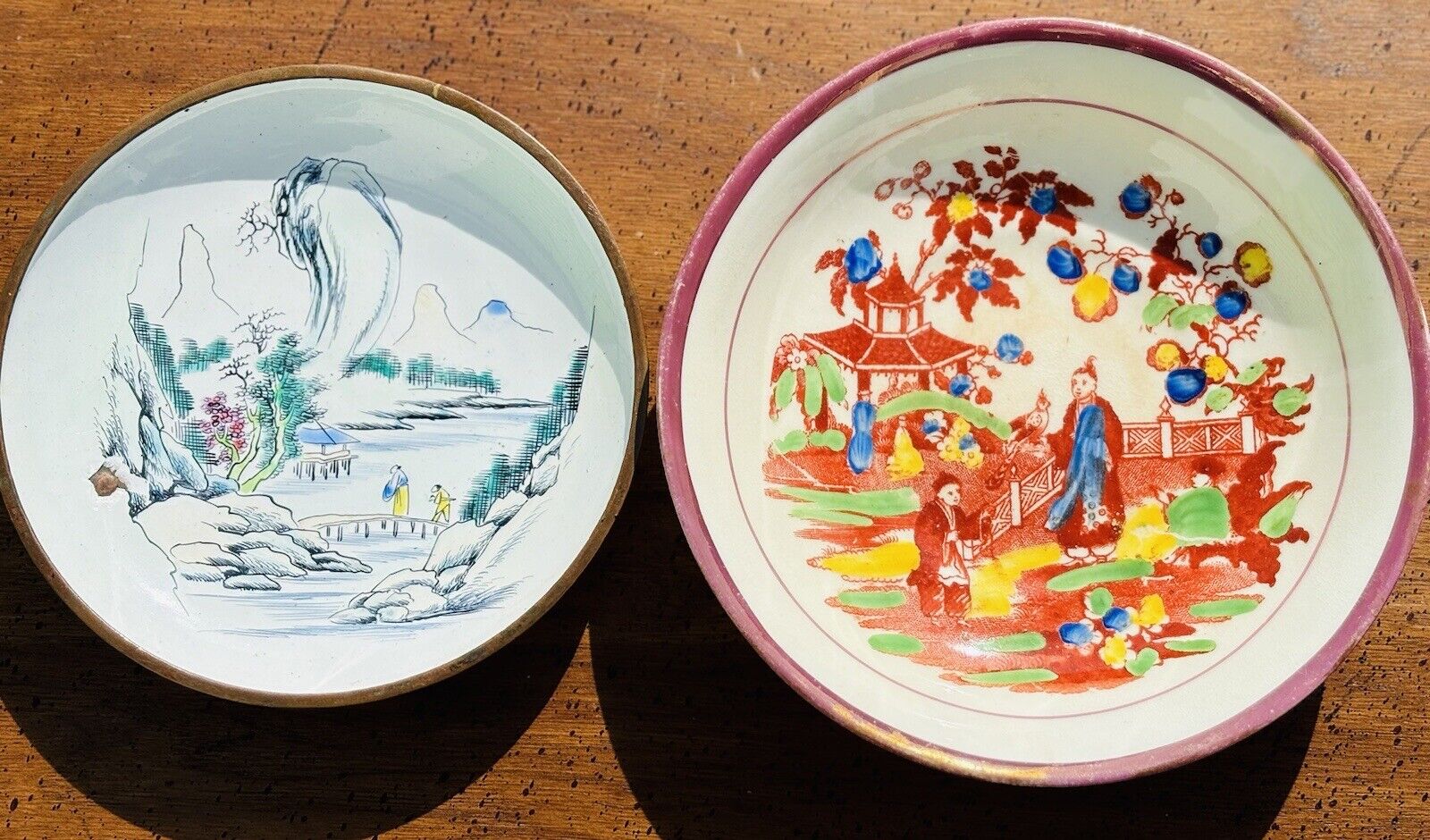 TWO VINTAGE SMALL CHINESE PLATES/PIN DISHES