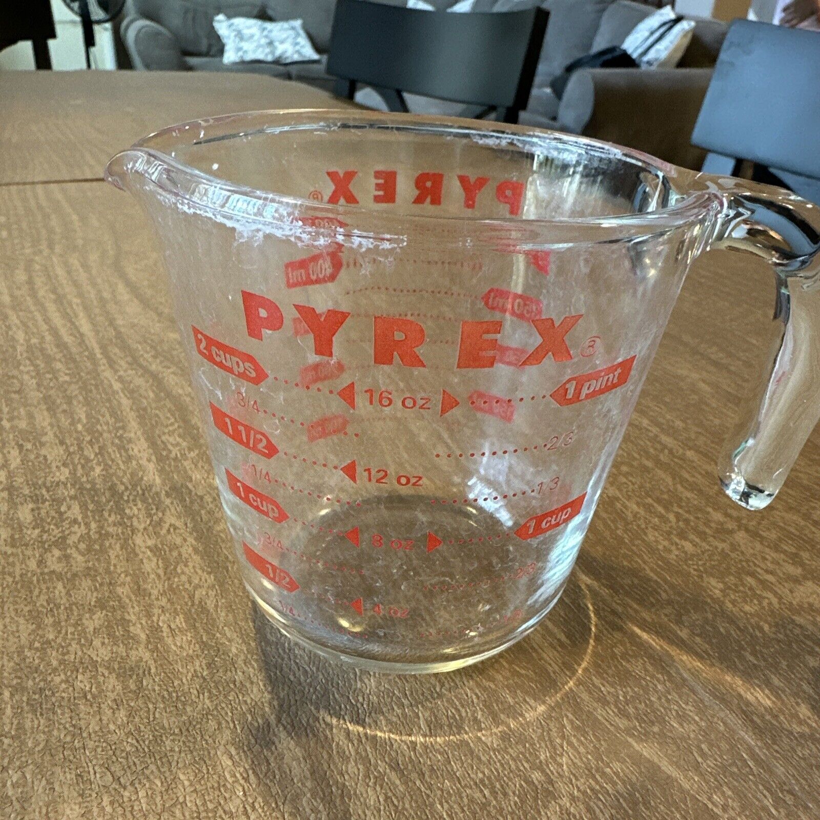 VINTAGE PYREX 2 Cup / 16oz. GLASS MEASURING CUP with RED LETTERING water stained