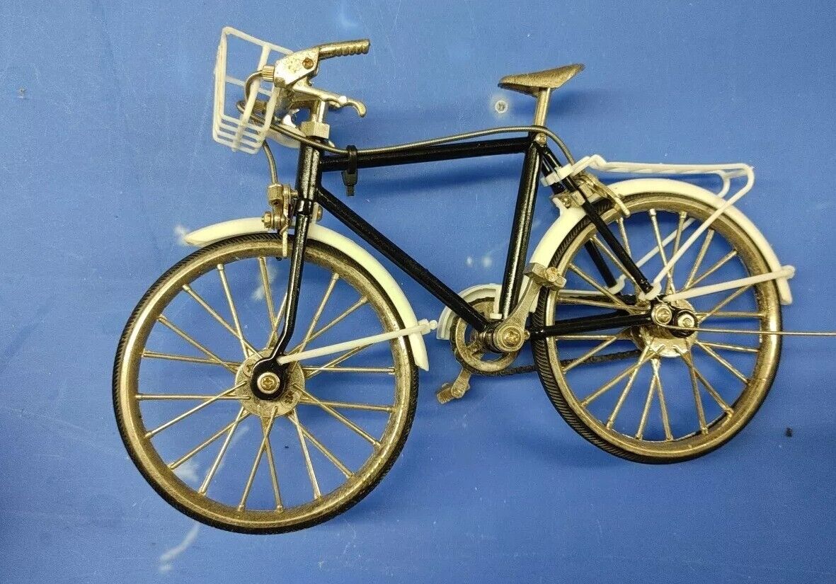 Mytek Vintage Die-Cast Black Racer Speed Bike Model Bicycle 1:10 Scale