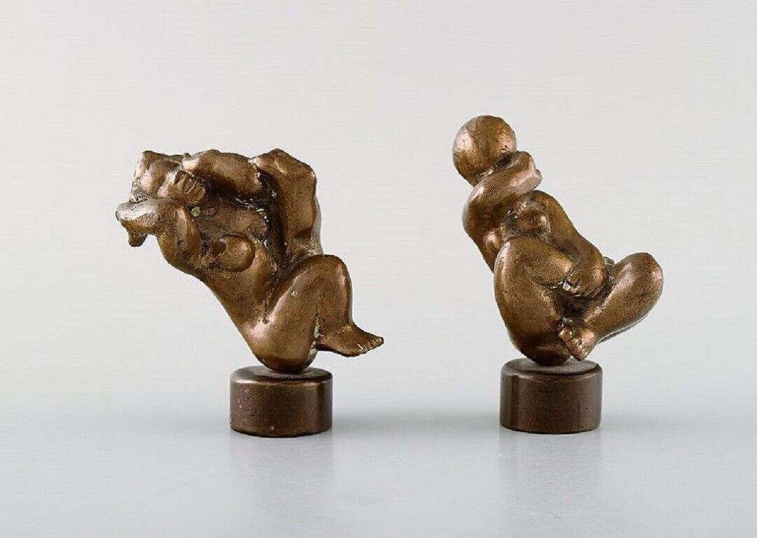Danish bronze sculptor. A pair of patinated bronze figures. Naked women.