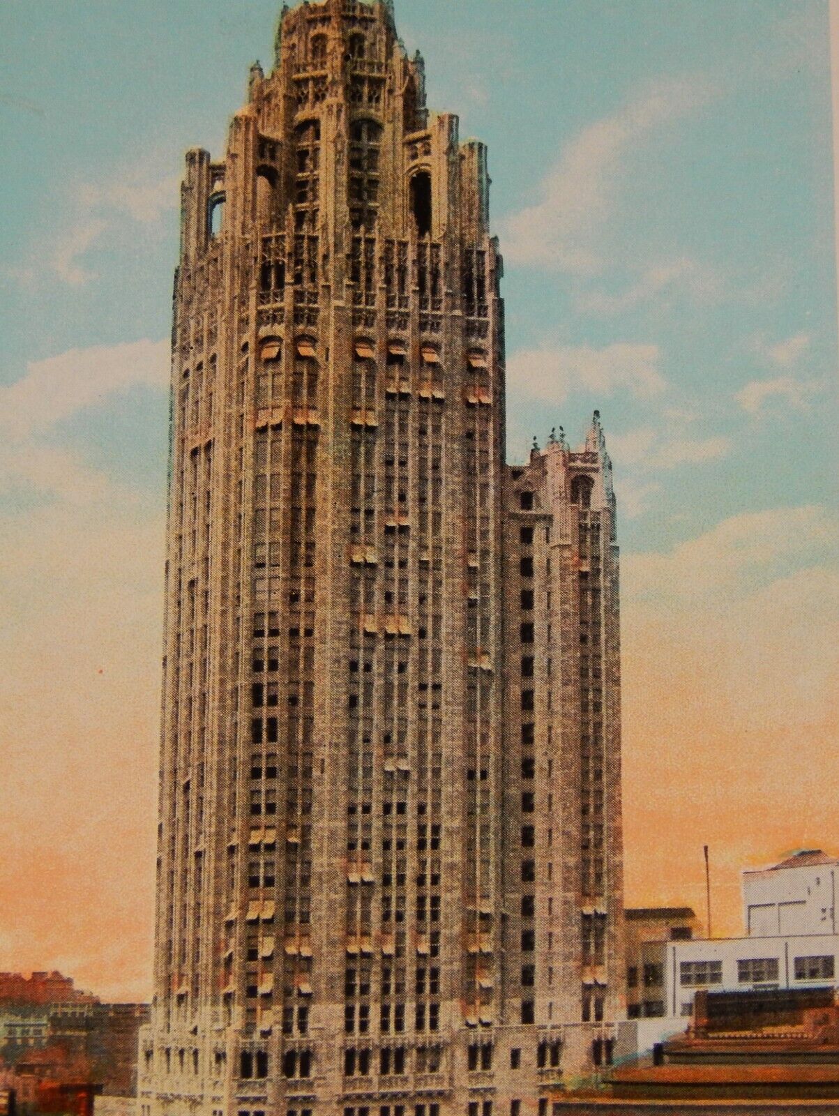 Vintage Postcard, CHICAGO, IL, View Of The Tribune Newspaper Tower Building