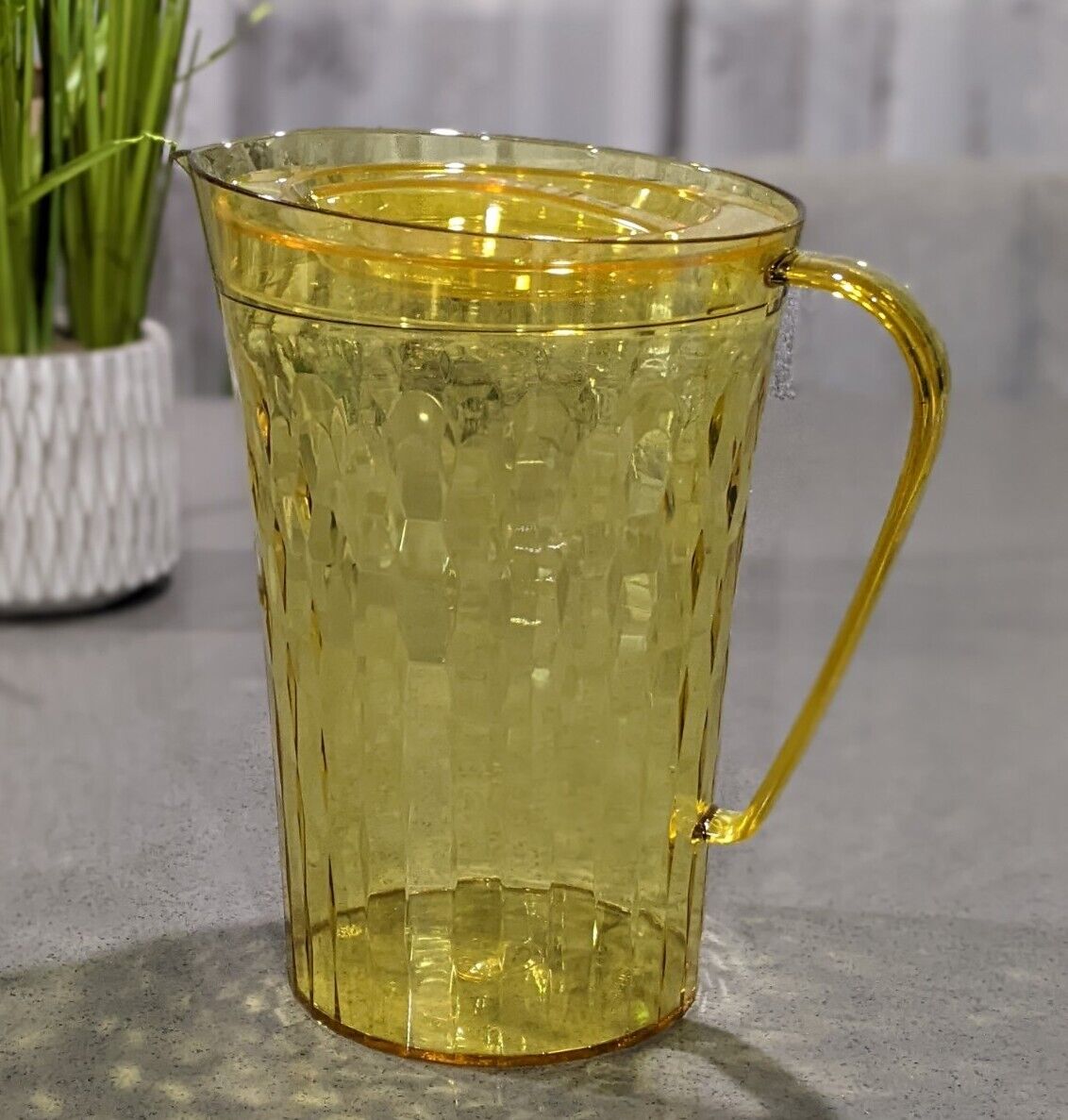 Tupperware Ice Prism Beverage Pitcher 2L / 2qt Prisms Acrylic Yellow New
