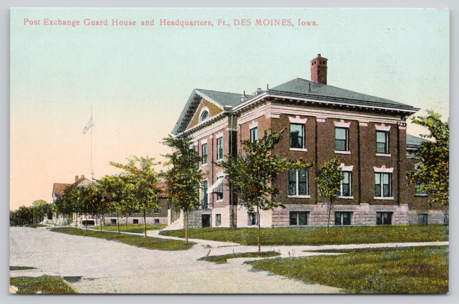 Postcard Des Moines, Idaho, Post Exchange Guard House and Headquarters, Ft. A611