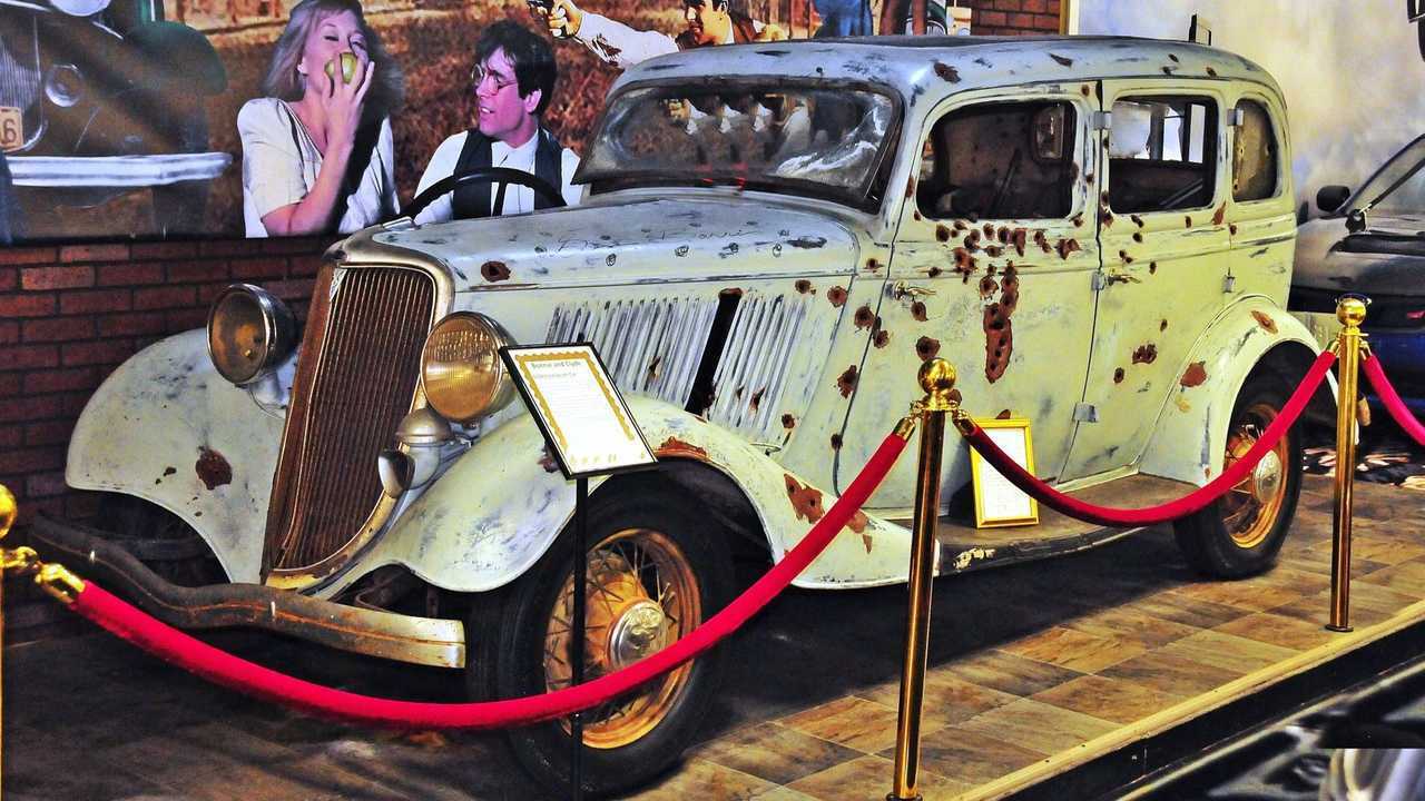 Bonnie and Clyde\'s Death Car on display vintage photo reproduction  